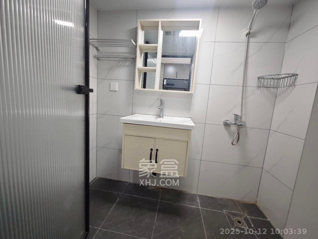 卓越江岸 2室1厅1卫 2200.0元/月 卓越江岸 2室1厅1卫 2200.0元/月室内图