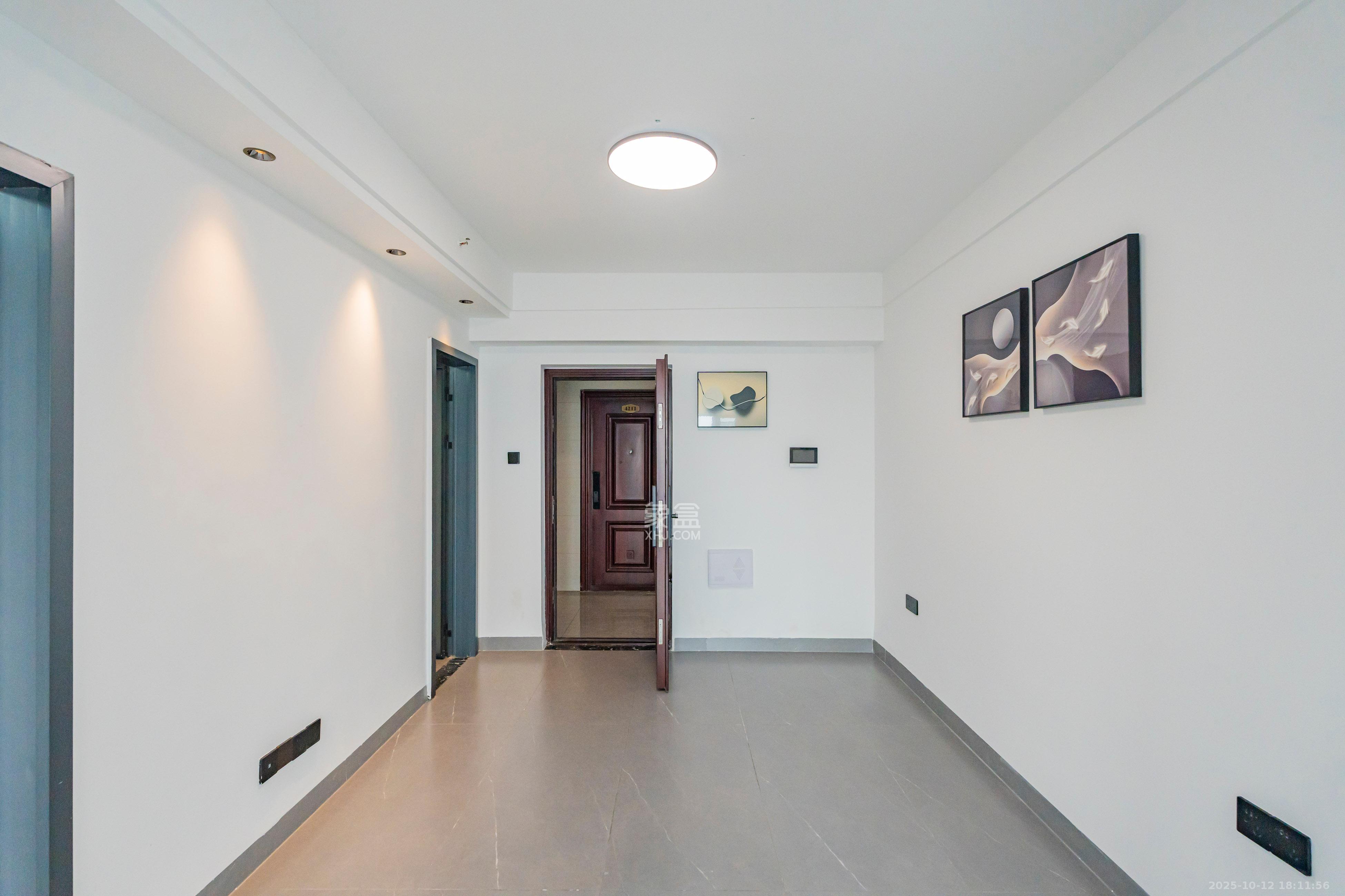 天健城  1室1厅1卫    38.0万客厅