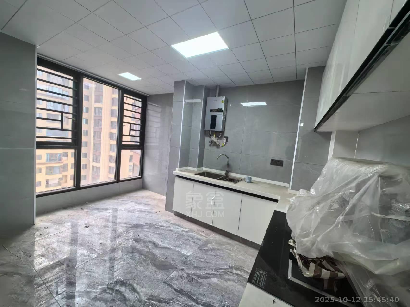 金轮津桥华府 3室2厅1卫 1700.0元/月 金轮津桥华府 3室2厅1卫 1700.0元/月室内图