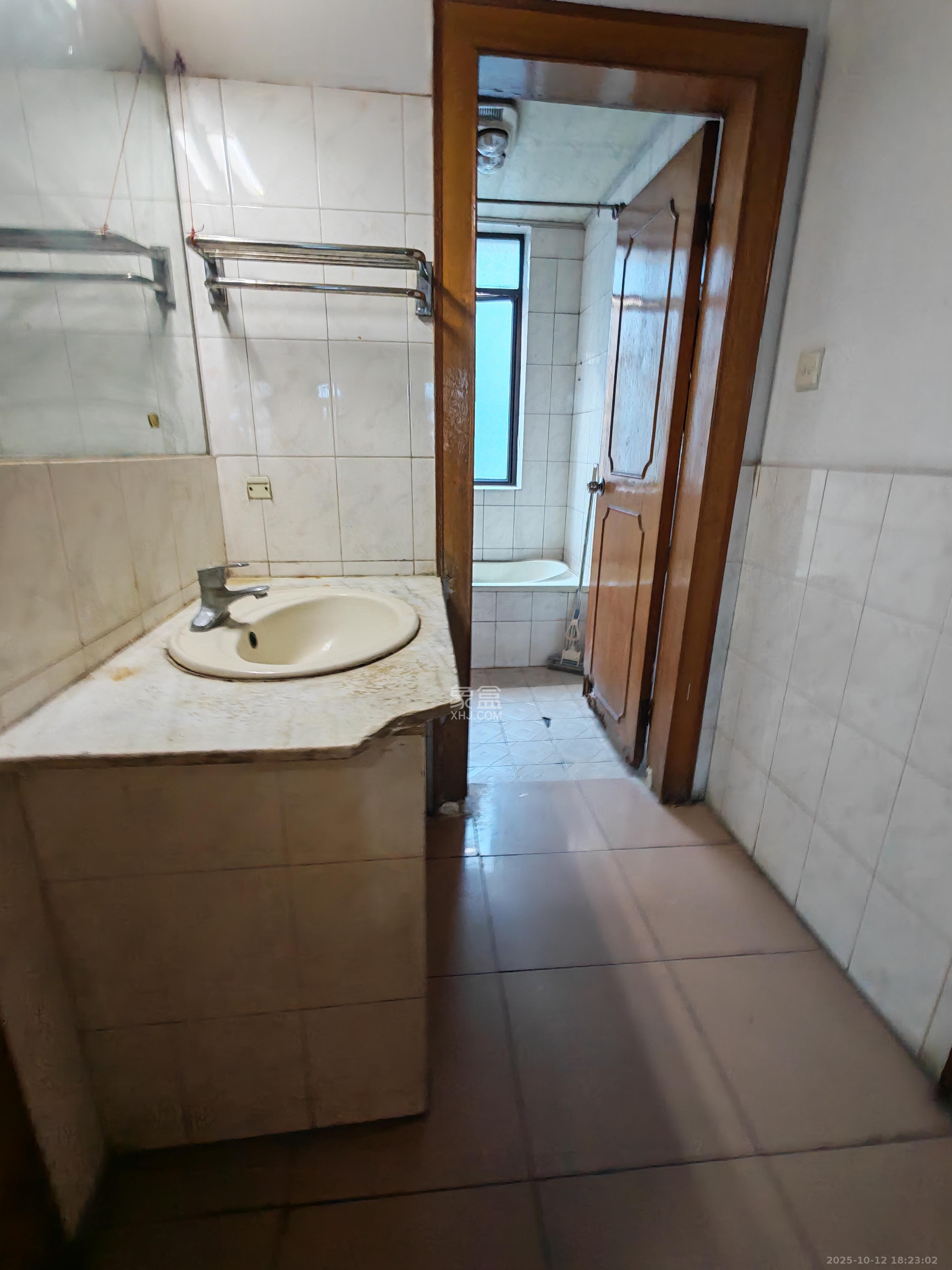 省地税局  3室1厅1卫    2000.0元/月 省地税局  3室1厅1卫    2000.0元/月室内图