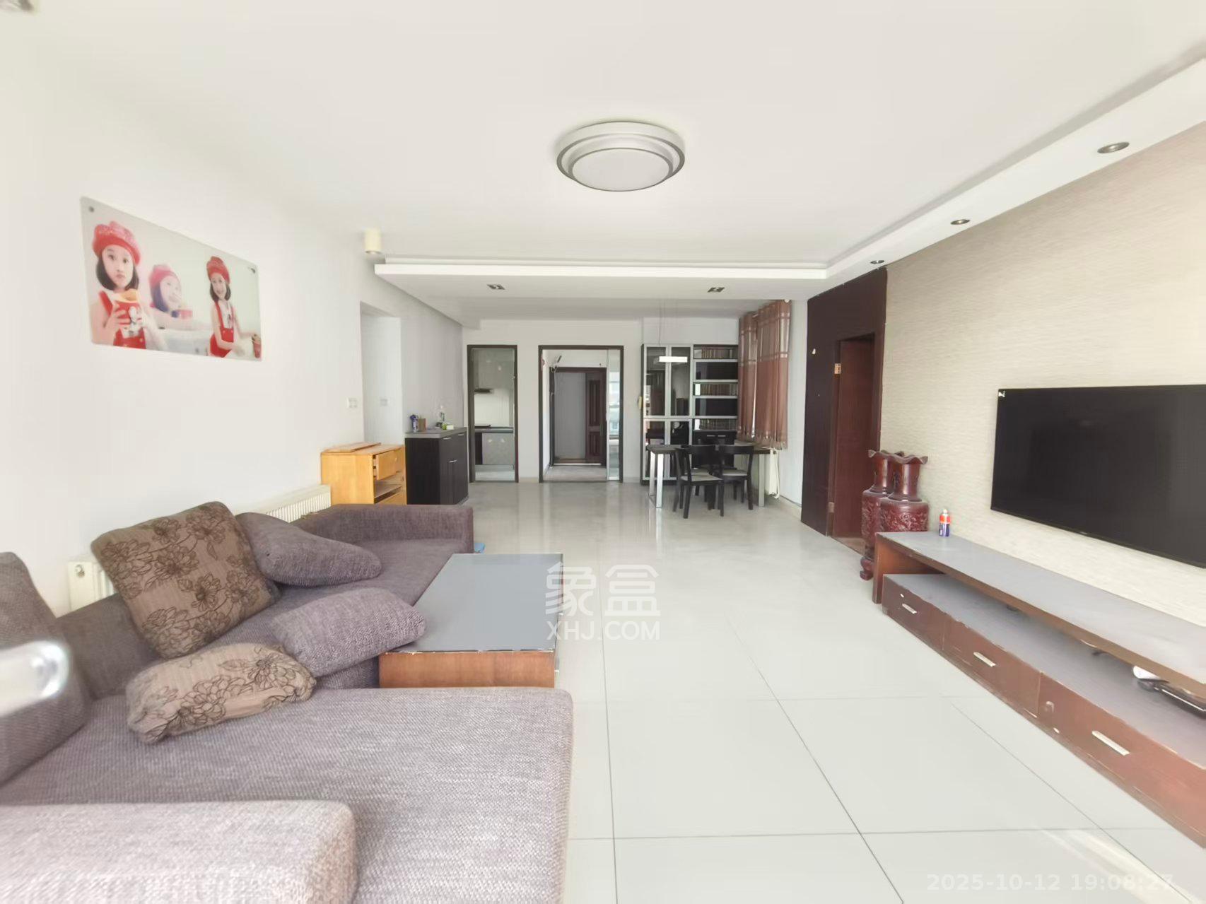 三万英尺  4室2厅1卫    3800.0元/月室内图