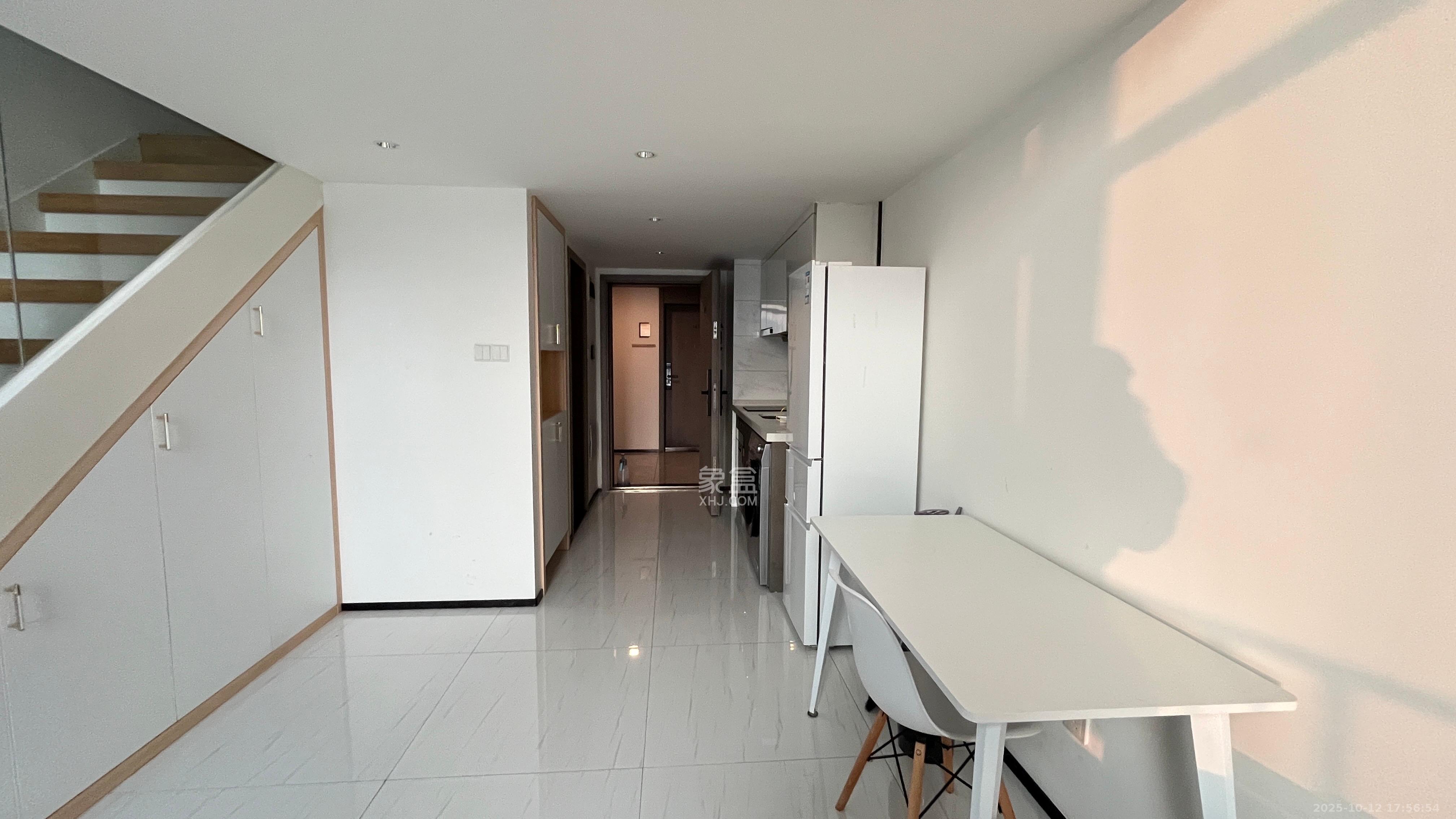 藏珑湖上公馆  1室1厅1卫    2700.0元/月室内图