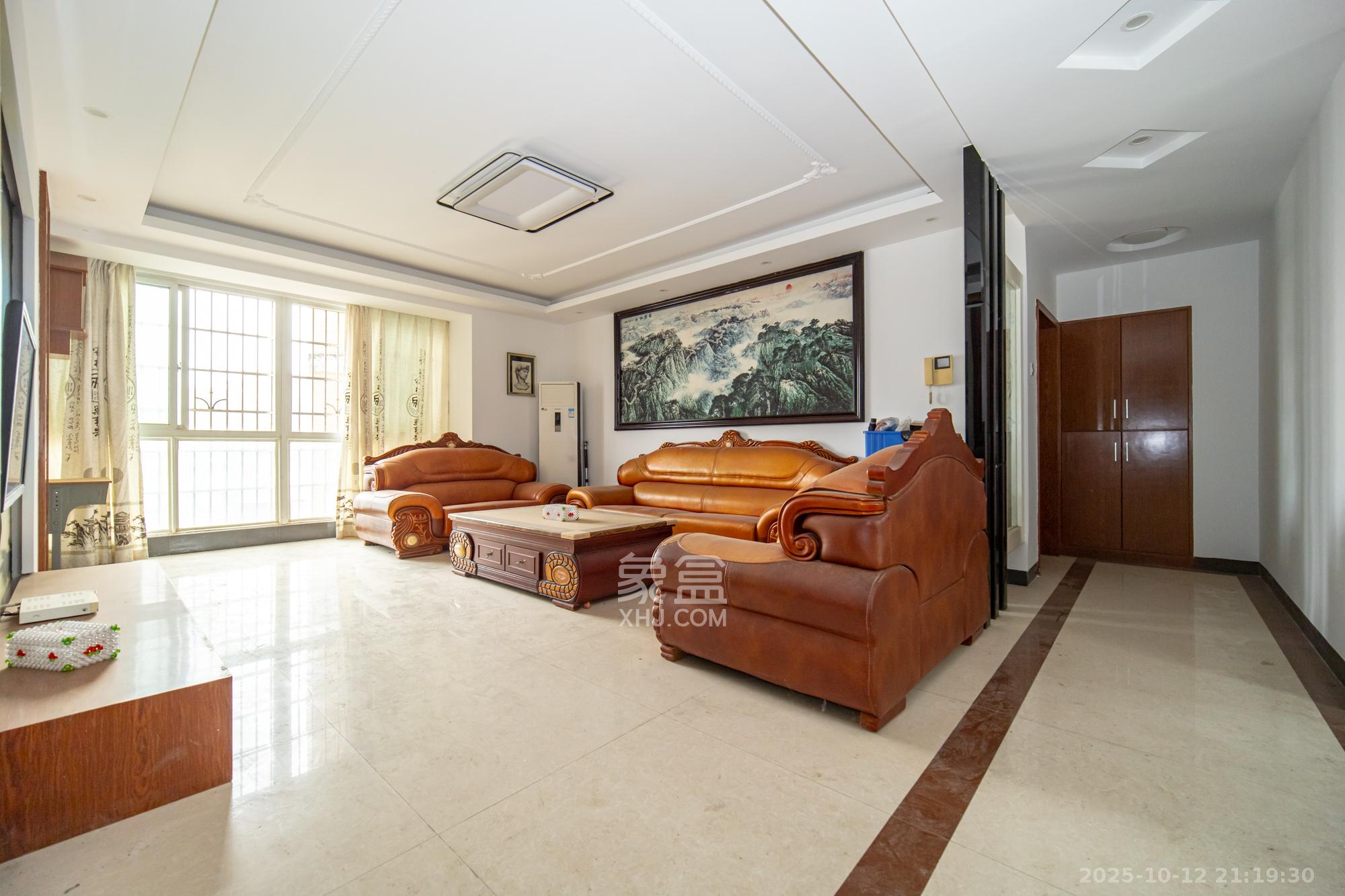 筑梦园 4室2厅2卫 103.0万 筑梦园 4室2厅2卫 103.0万客厅