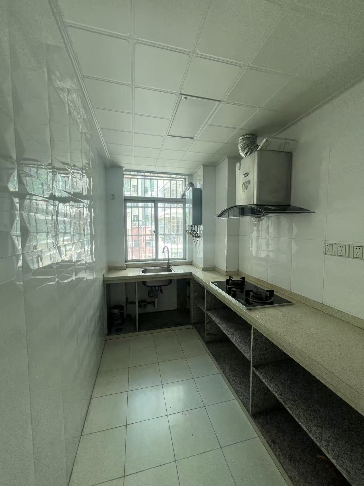 吉宝佳园 2室2厅1卫 2400.0元/月 吉宝佳园 2室2厅1卫 2400.0元/月室内图