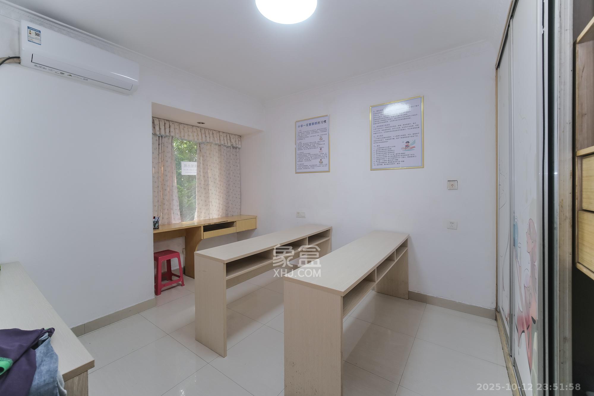 三一街区  1室2厅1卫    88.8万卧室