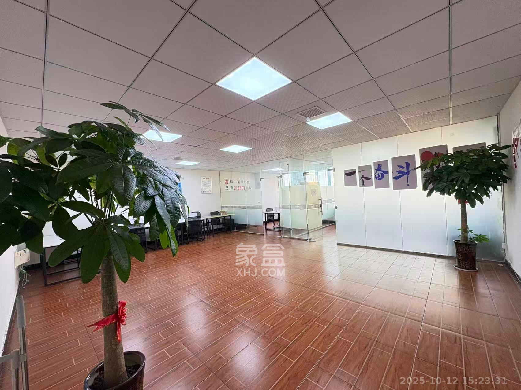 华润置地广场一期   112.0㎡      4000.0元/月室内图