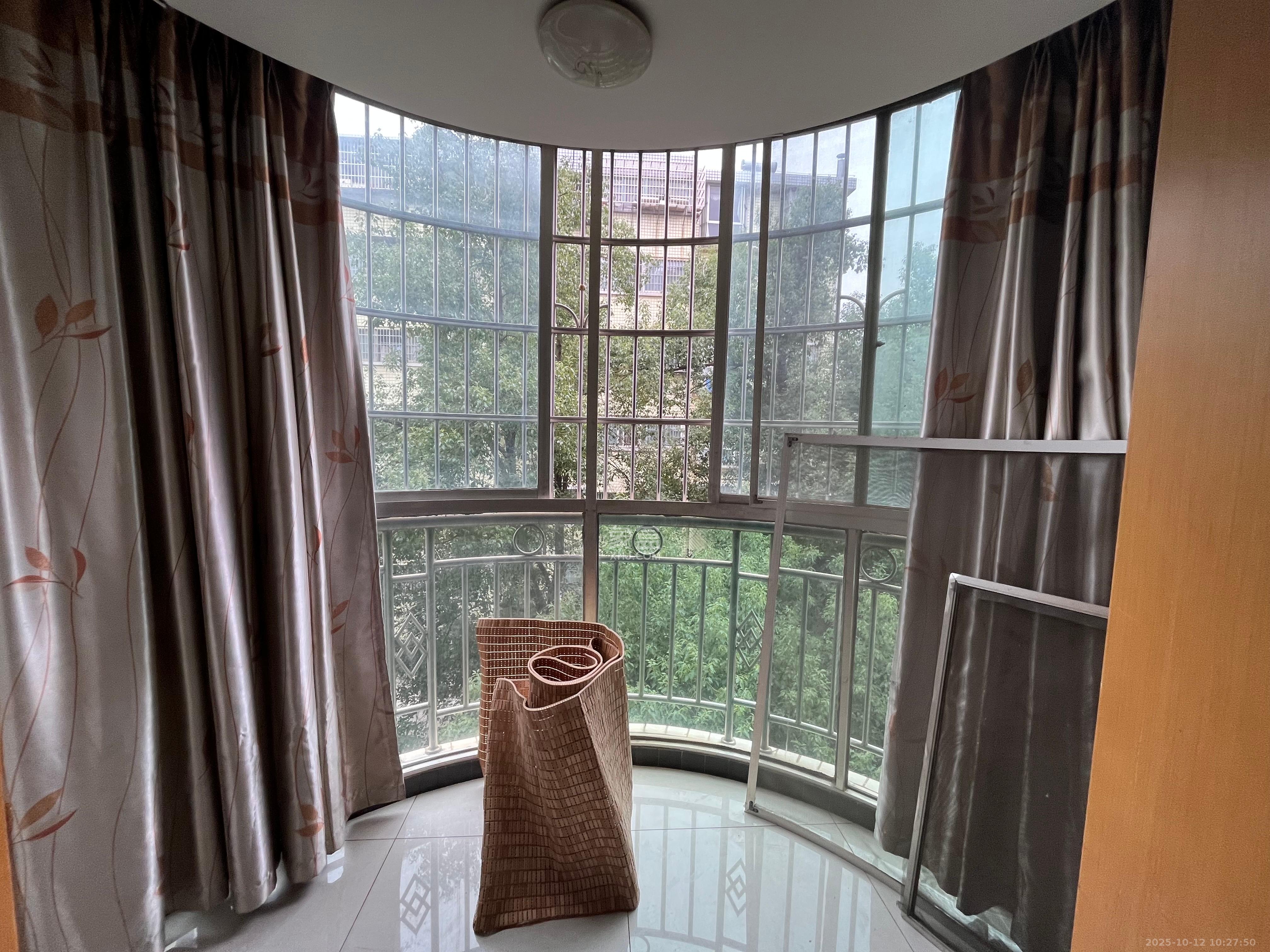 金峰小区北院(七里营社区)  3室2厅2卫    2000.0元/月 金峰小区北院(七里营社区)  3室2厅2卫    2000.0元/月室内图