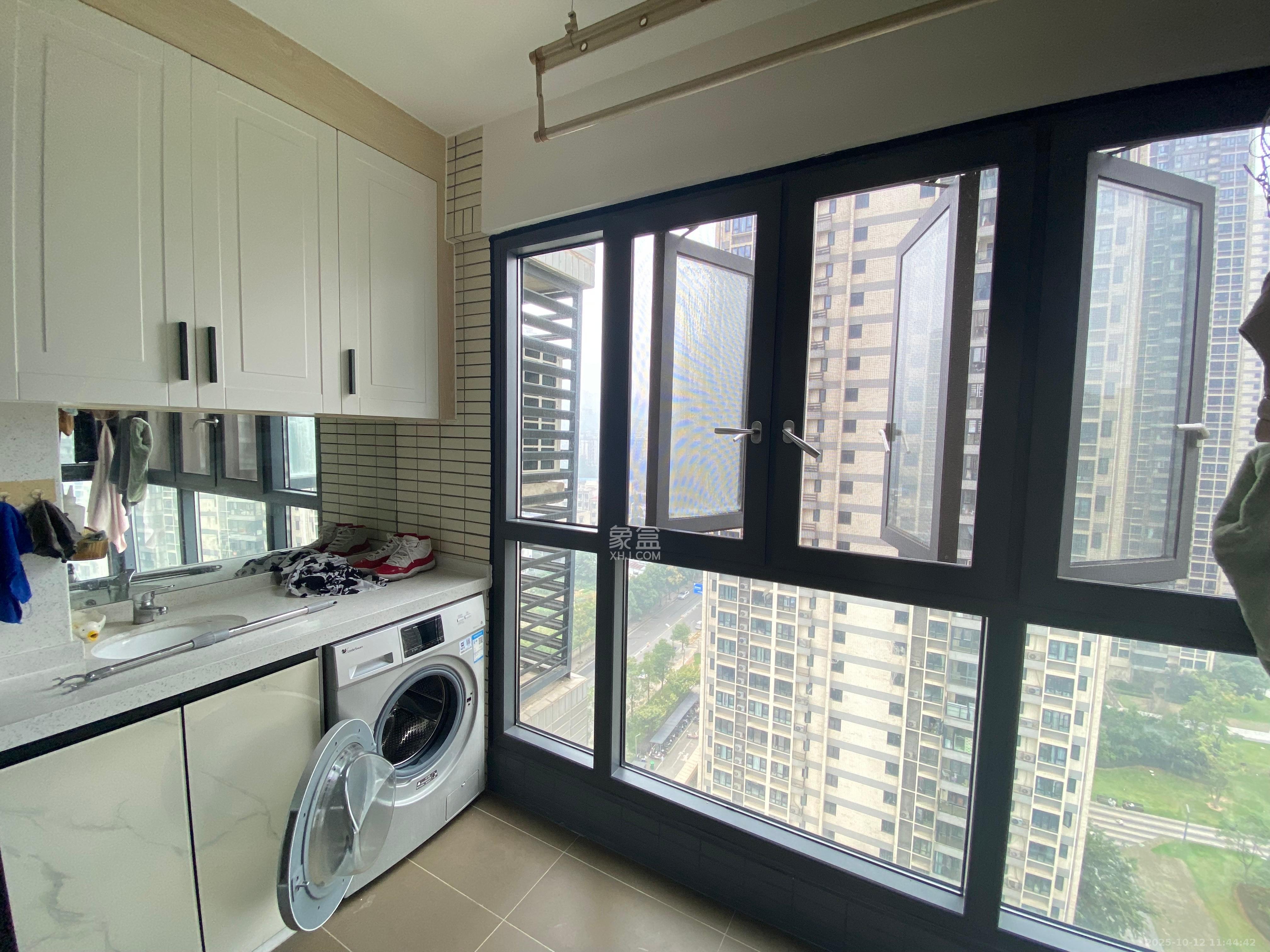 时代年华  1室0厅0卫    2300.0元/月室内图