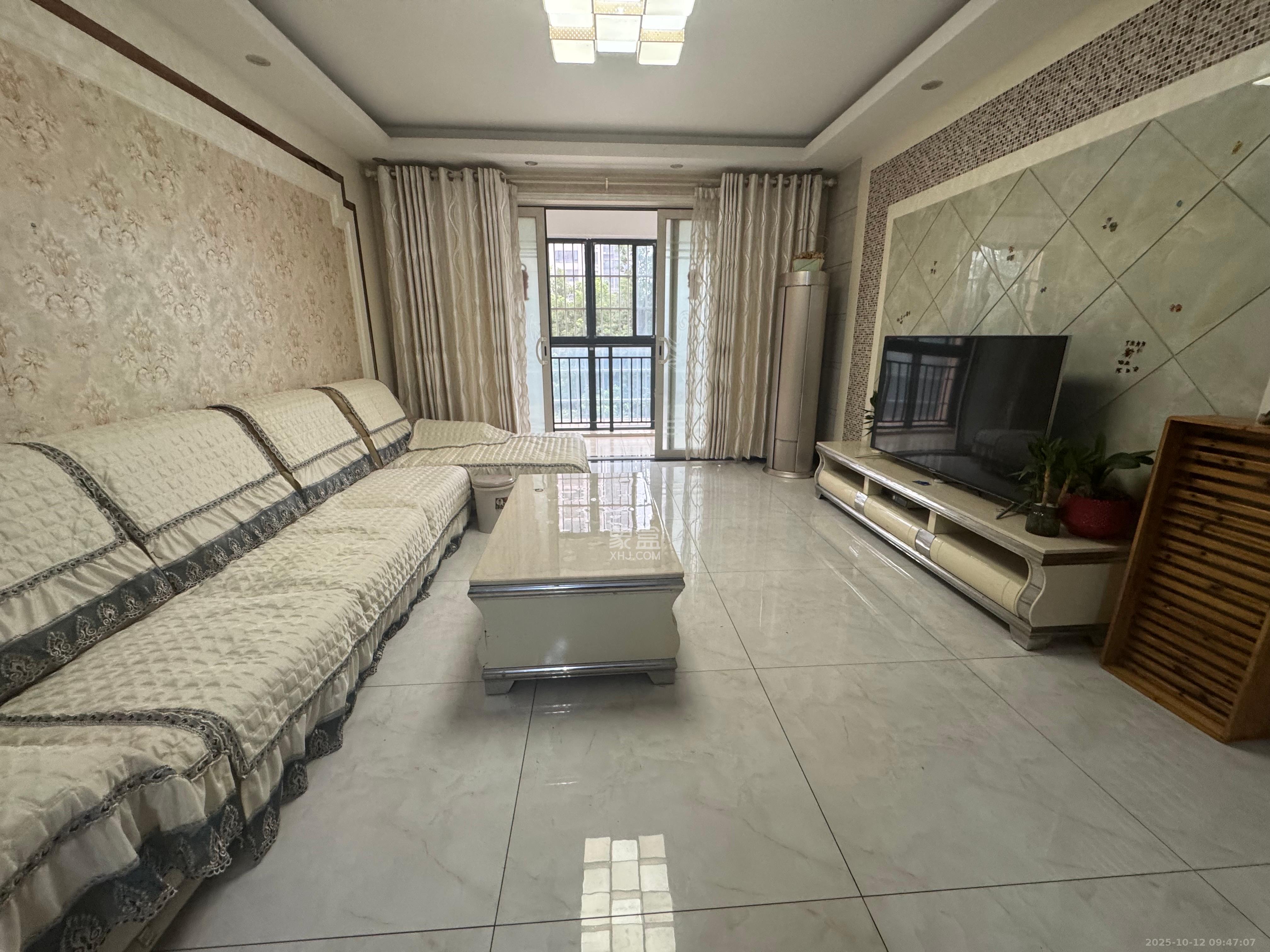 童话里  4室2厅2卫    2400.0元/月 童话里  4室2厅2卫    2400.0元/月