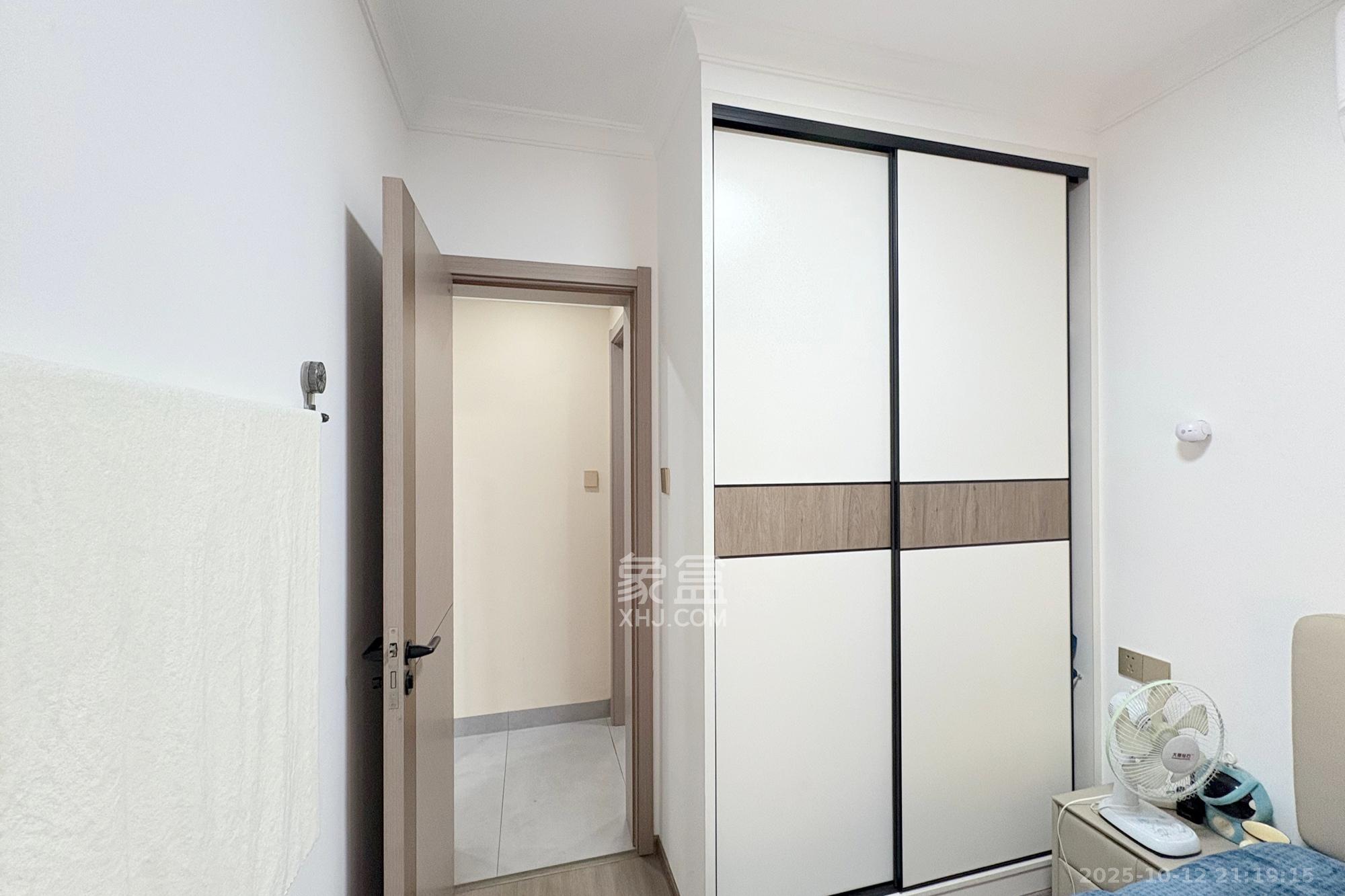 尚东金河湾  3室2厅2卫    120.0万卧室