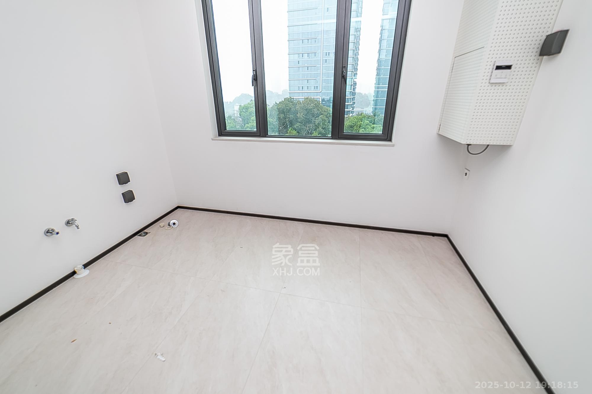 中海阅湘台  6室2厅3卫    1280.0万阳台