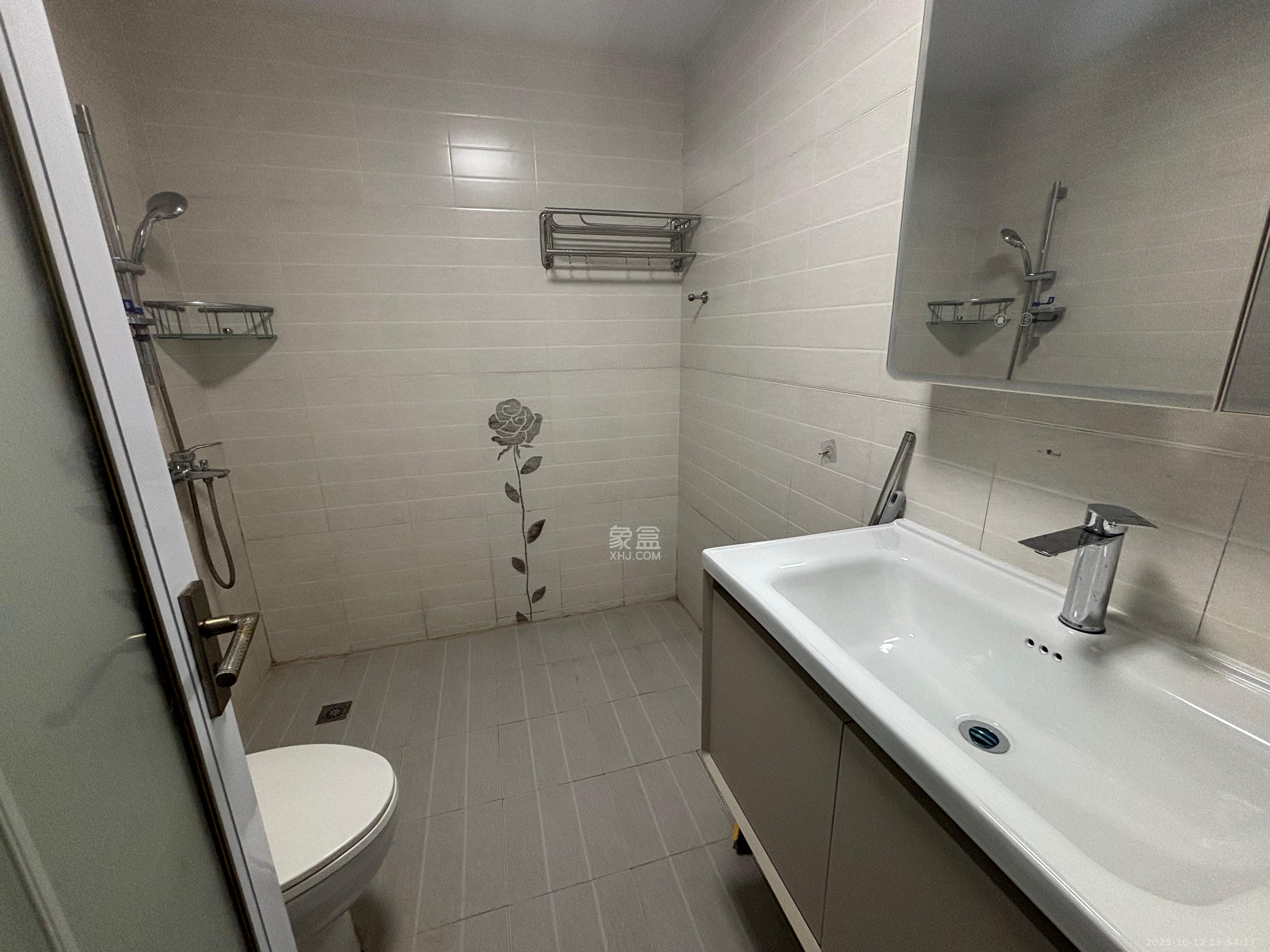 泰时花园  3室2厅1卫    2600.0元/月室内图