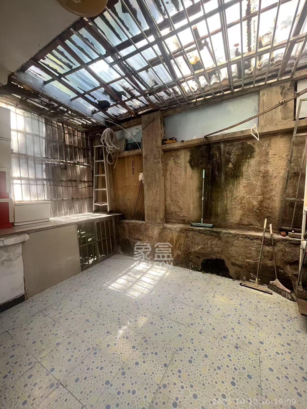 桂花路铁建宿舍  3室1厅1卫    1550.0元/月