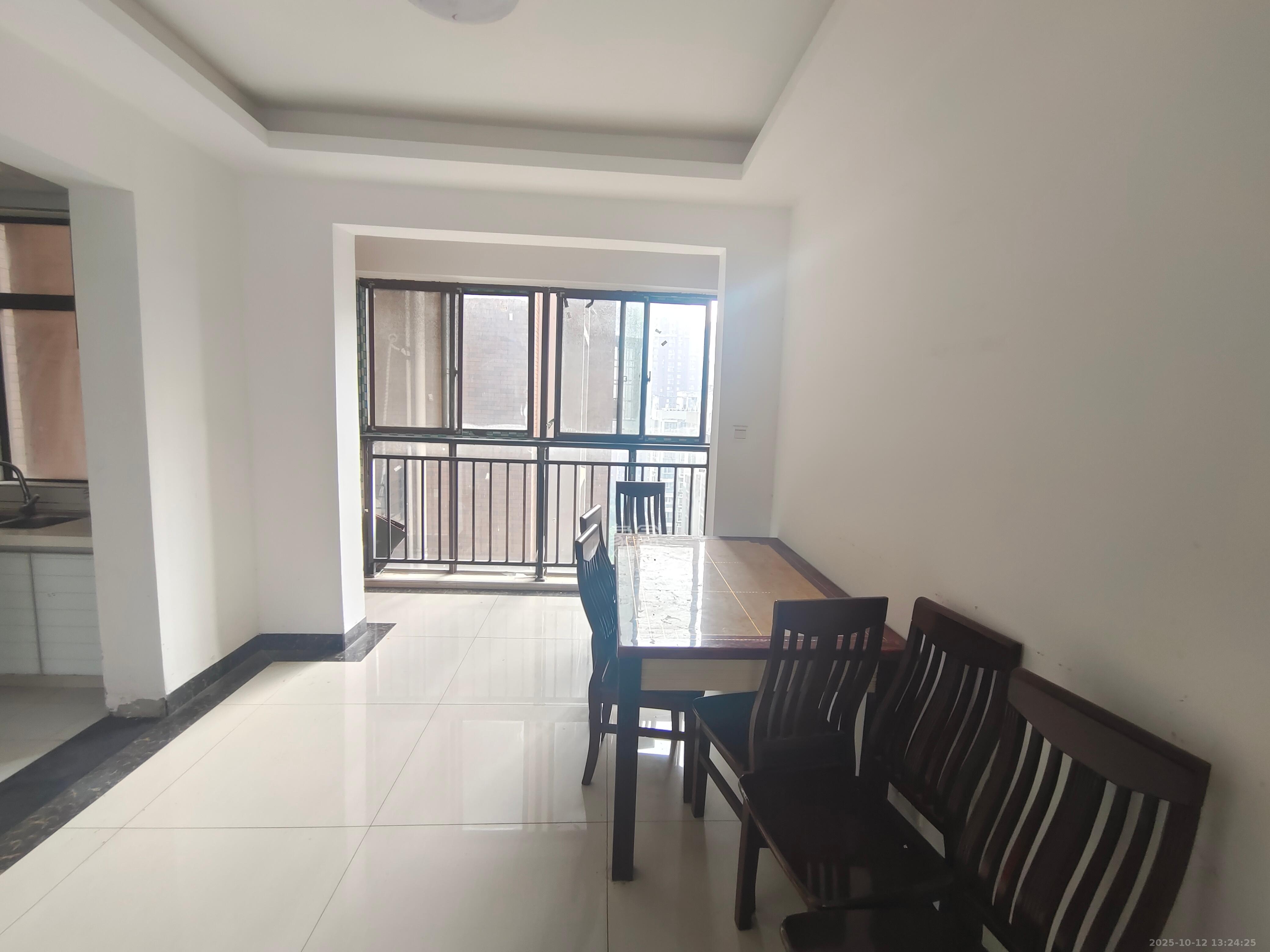 水岸世景 3室2厅2卫 2000.0元/月 水岸世景 3室2厅2卫 2000.0元/月室内图