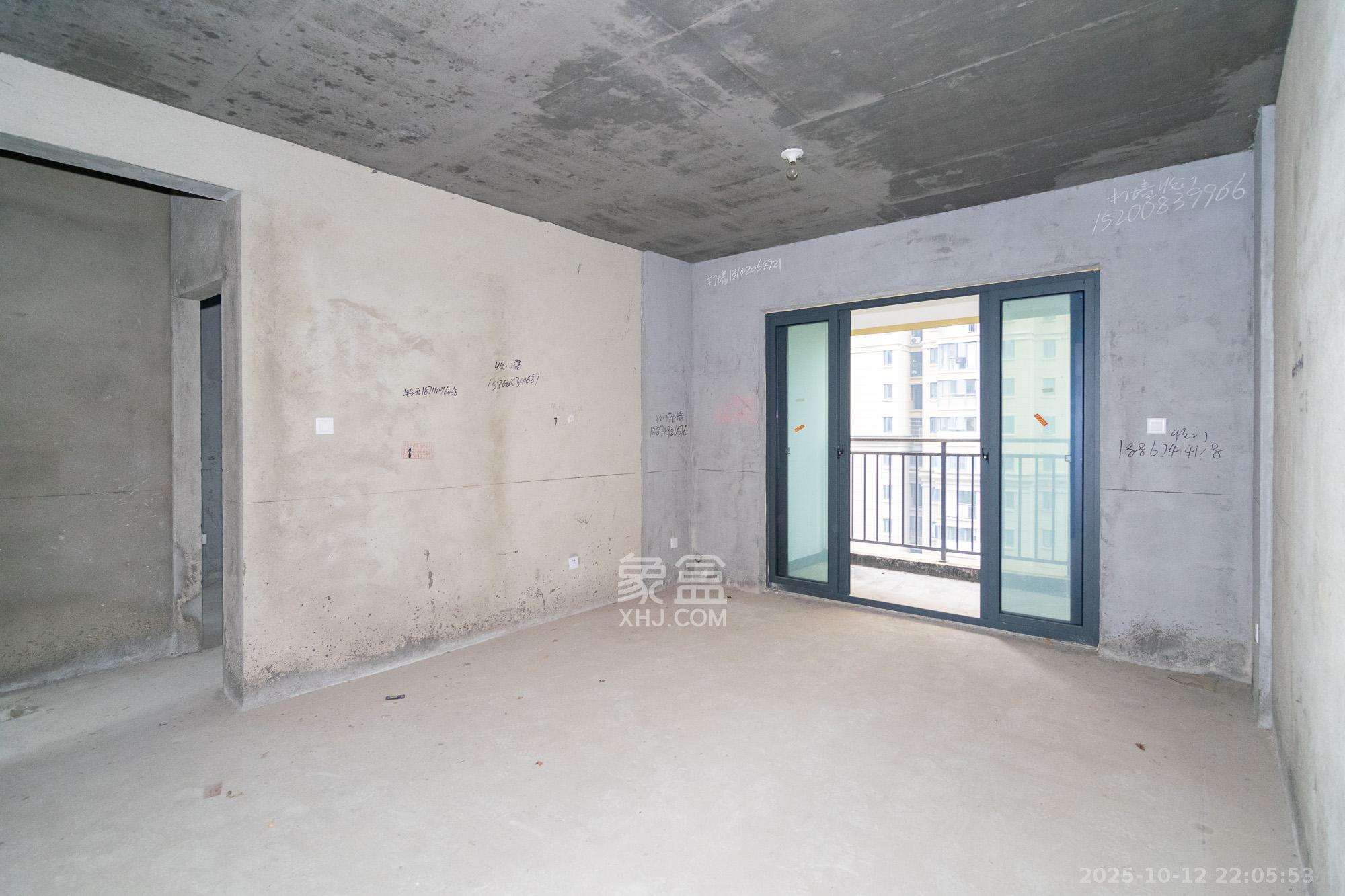 澳海澜庭 3室2厅2卫 65.0万 澳海澜庭 3室2厅2卫 65.0万客厅