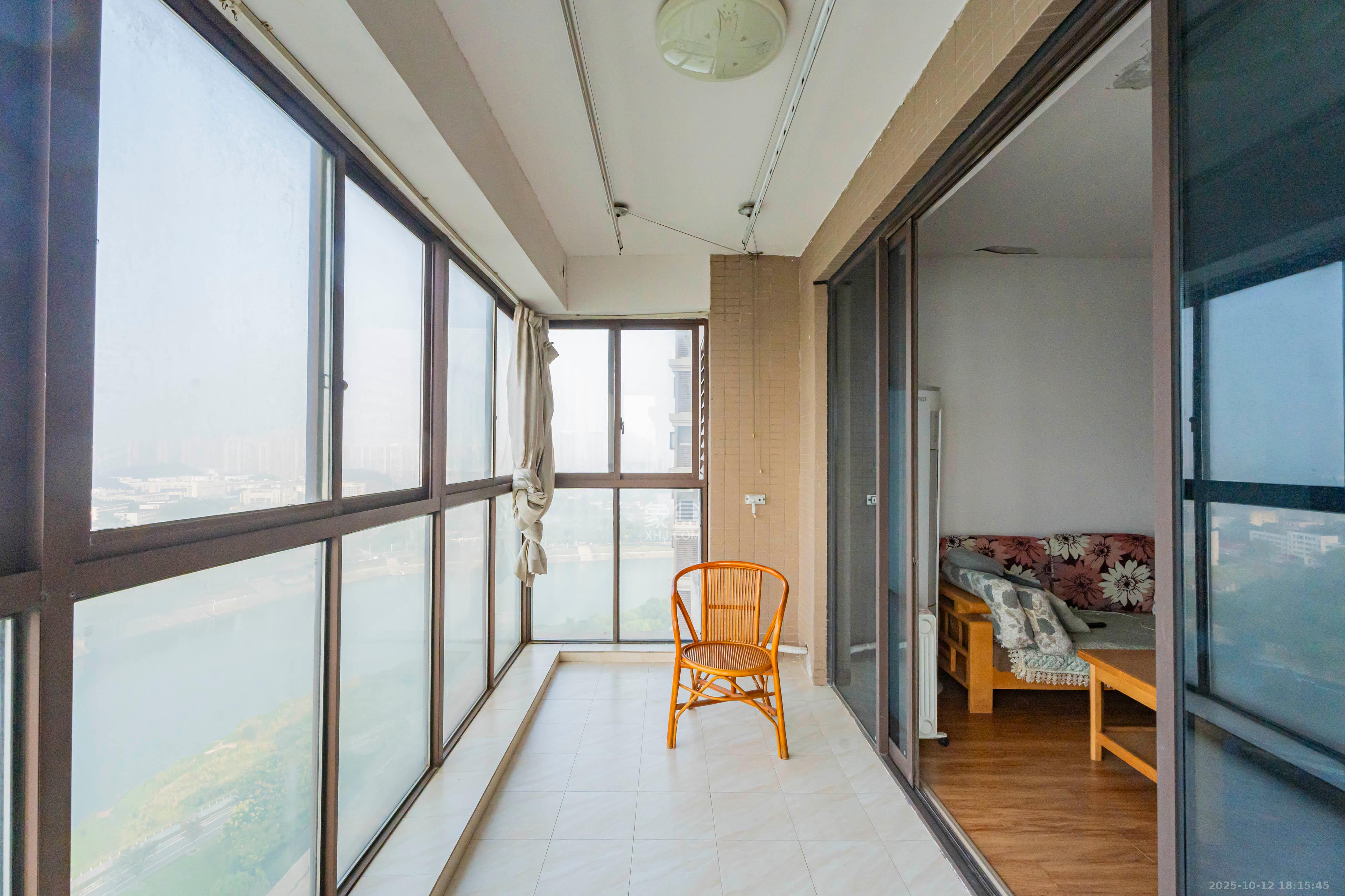 海洋半岛(月珑湾) 3室2厅2卫 138.0万 海洋半岛(月珑湾) 3室2厅2卫 138.0万阳台