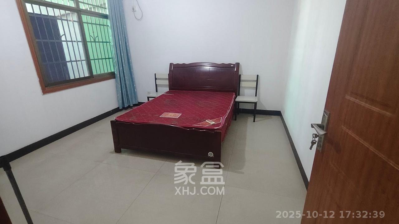 柏家塘小区  4室2厅1卫    2200.0元/月室内图