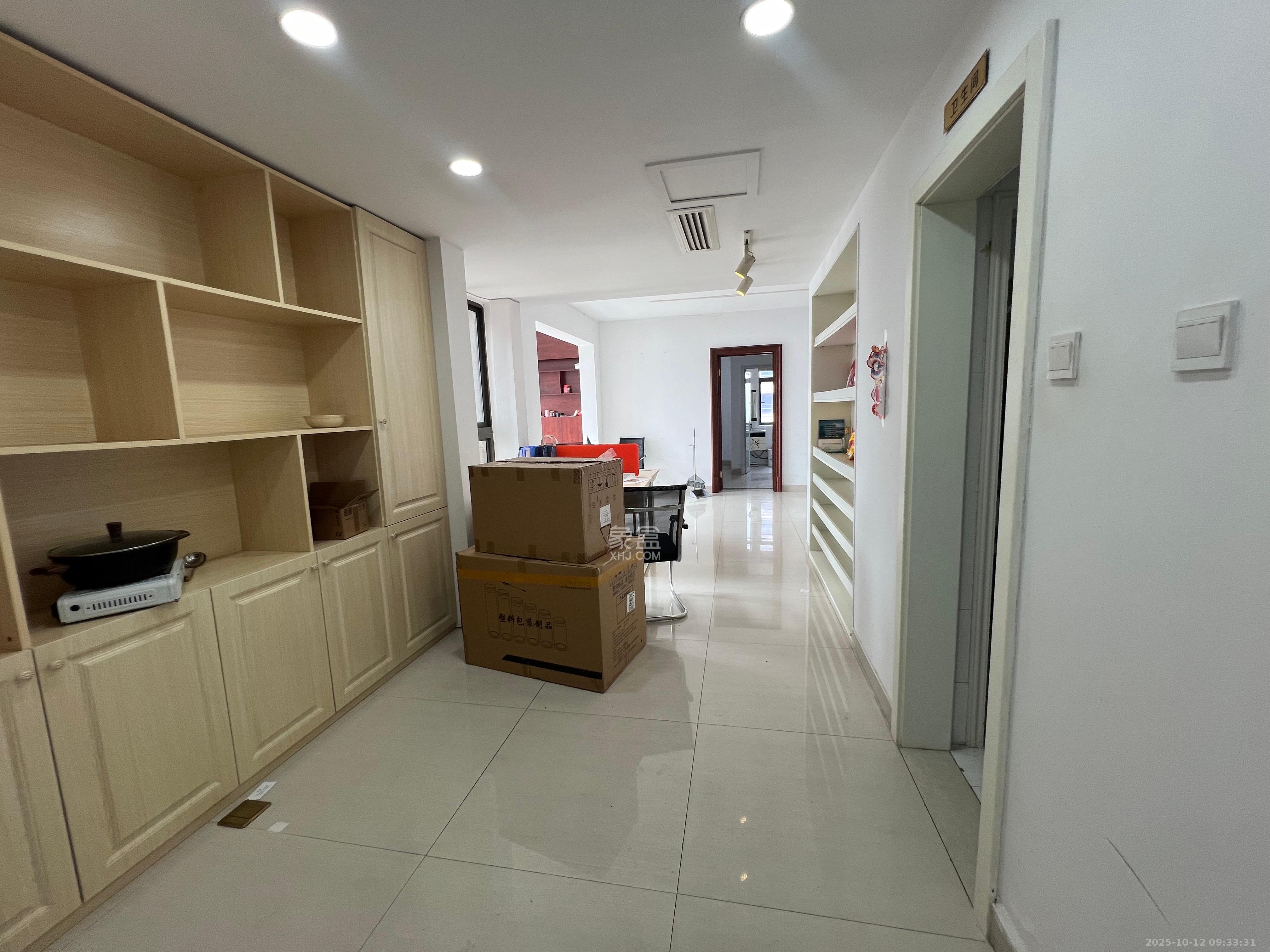 华晨国际公馆 5室1厅1卫 7500.0元/月 华晨国际公馆 5室1厅1卫 7500.0元/月室内图