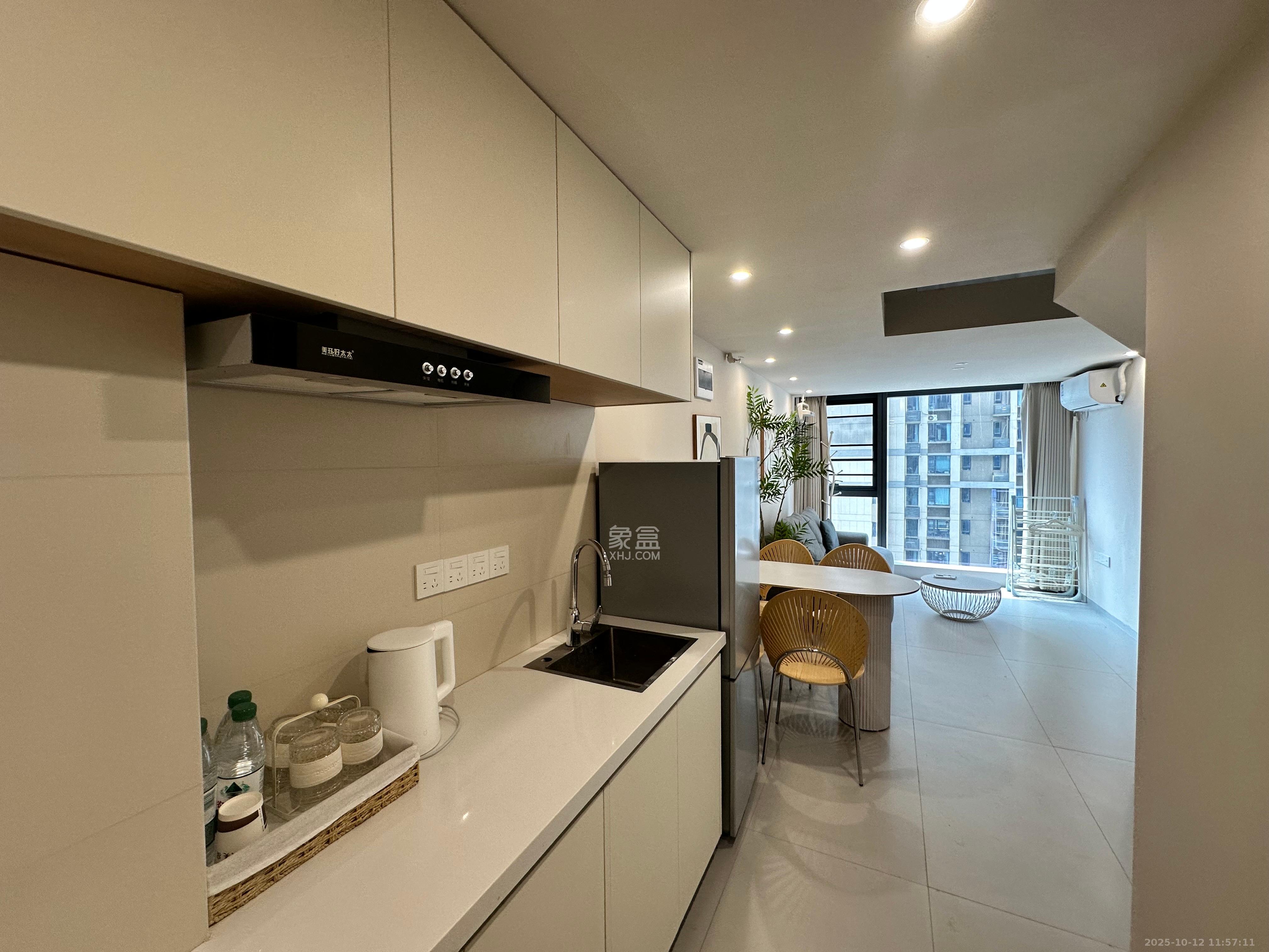 卓越中寰  2室1厅1卫    3200.0元/月 卓越中寰  2室1厅1卫    3200.0元/月室内图