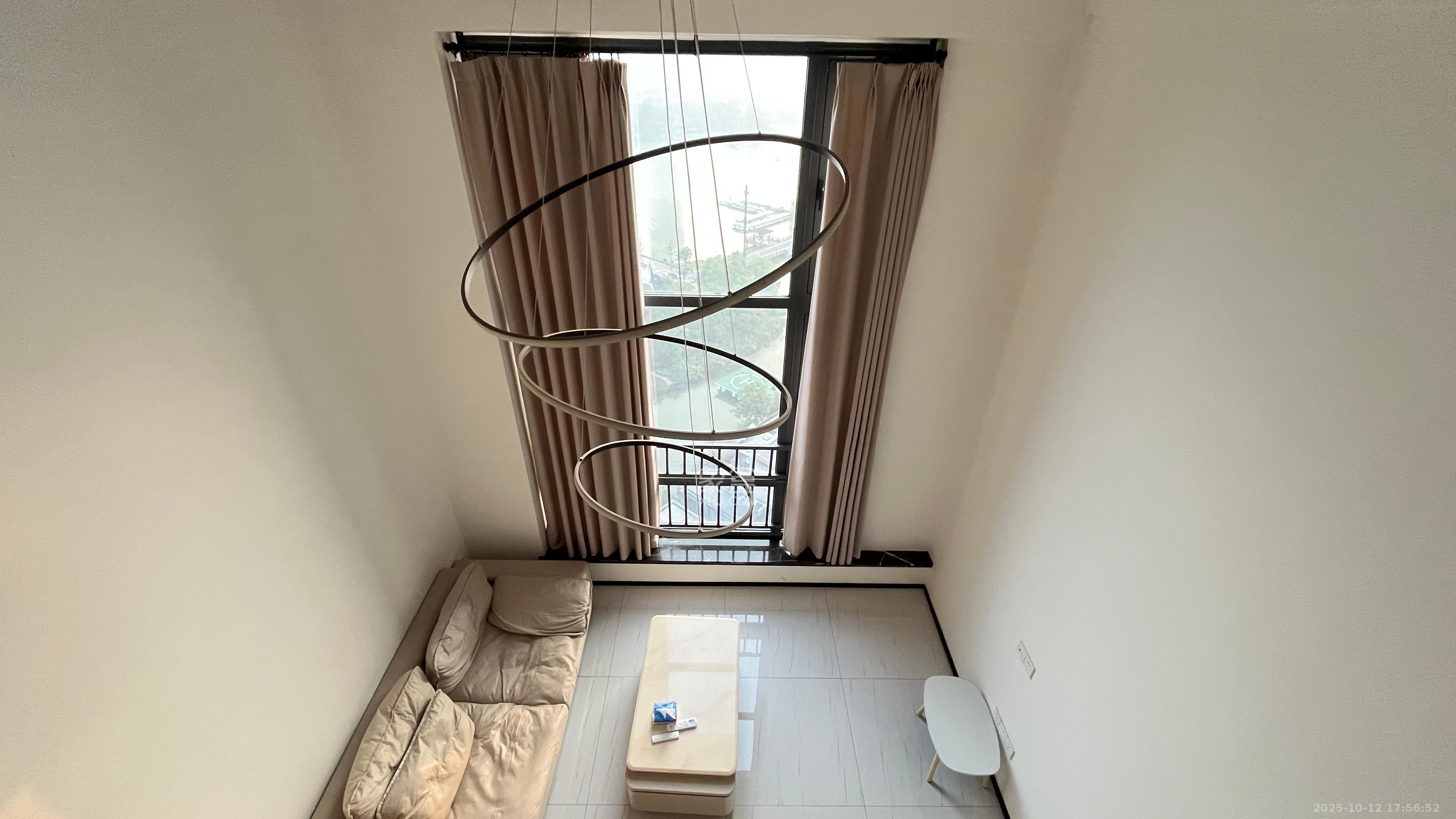 藏珑湖上公馆  1室1厅1卫    2700.0元/月室内图