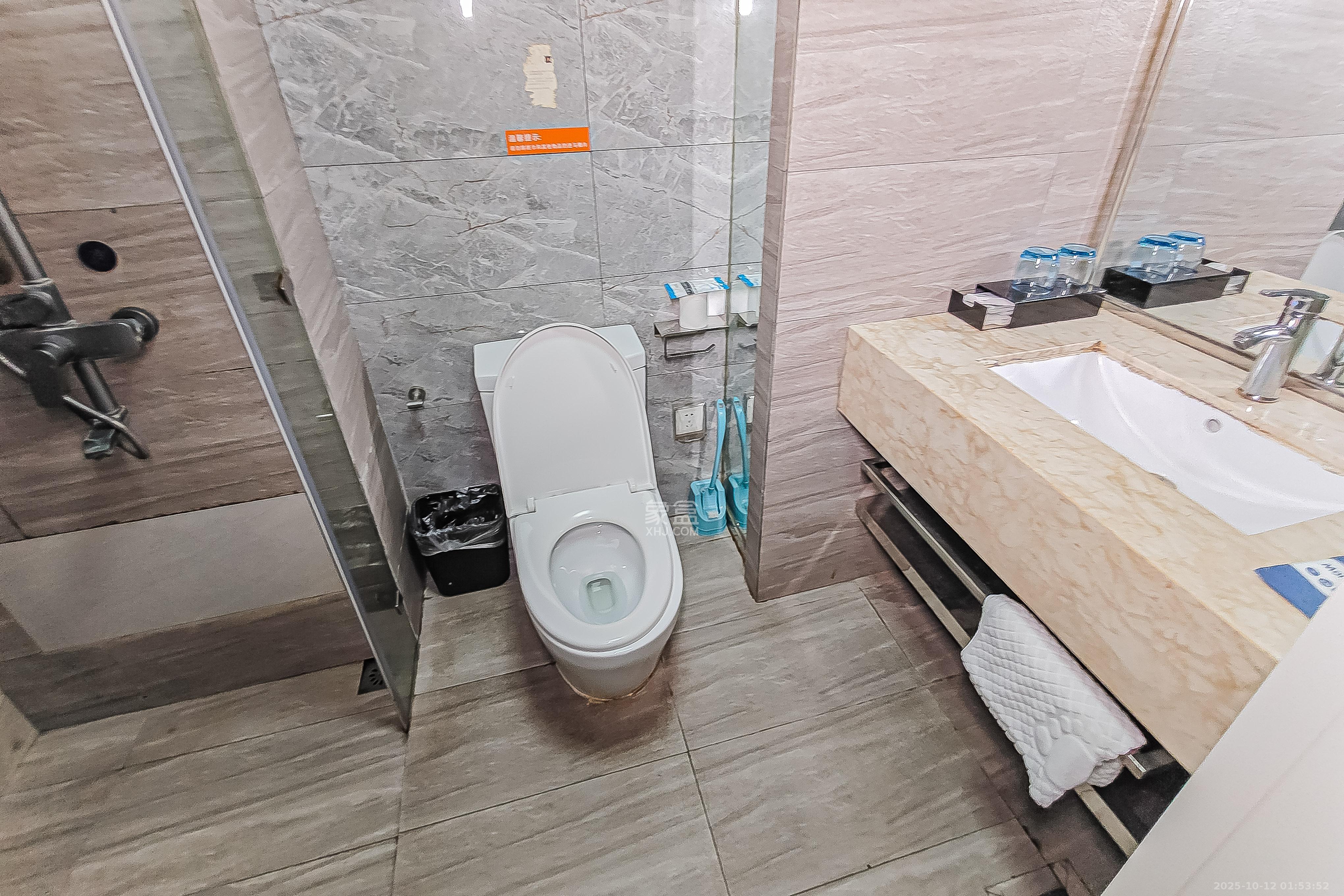 东怡外国(南湖一号) 1室1厅1卫 53.0万 东怡外国(南湖一号) 1室1厅1卫 53.0万卫生间