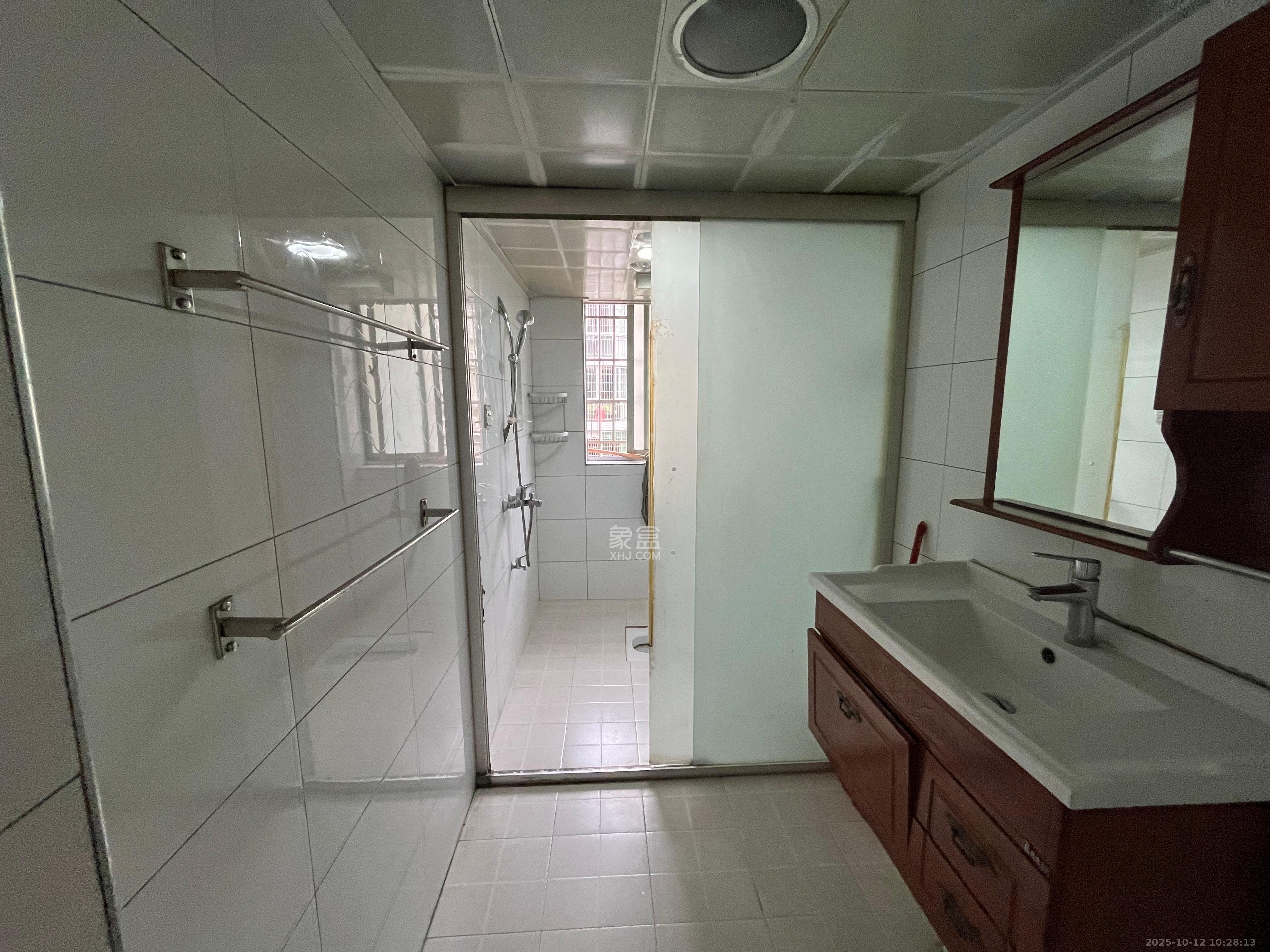 金峰小区北院(七里营社区)  3室2厅2卫    2000.0元/月 金峰小区北院(七里营社区)  3室2厅2卫    2000.0元/月室内图