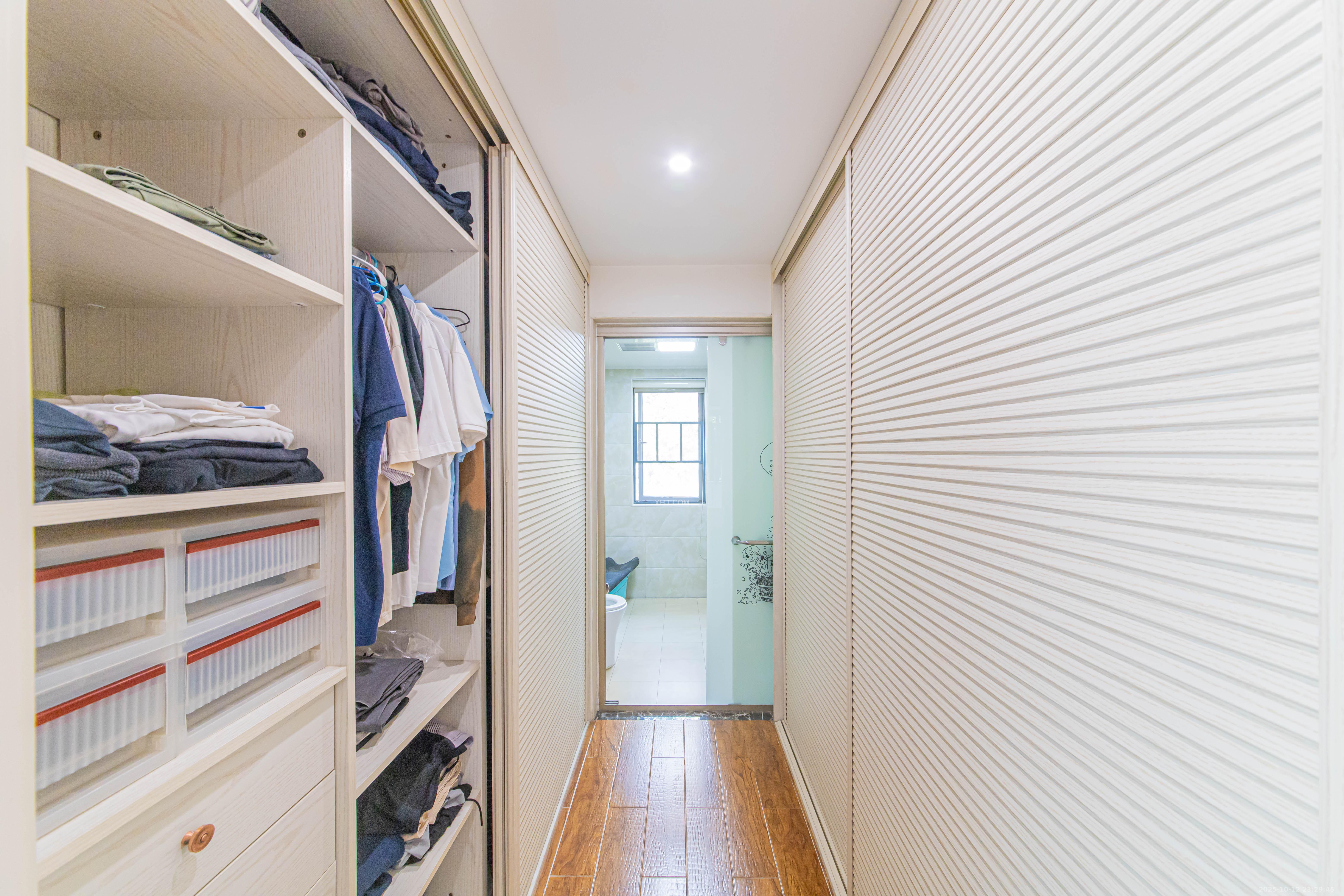 中建芙蓉嘉苑 3室2厅2卫 130.0万 中建芙蓉嘉苑 3室2厅2卫 130.0万卫生间