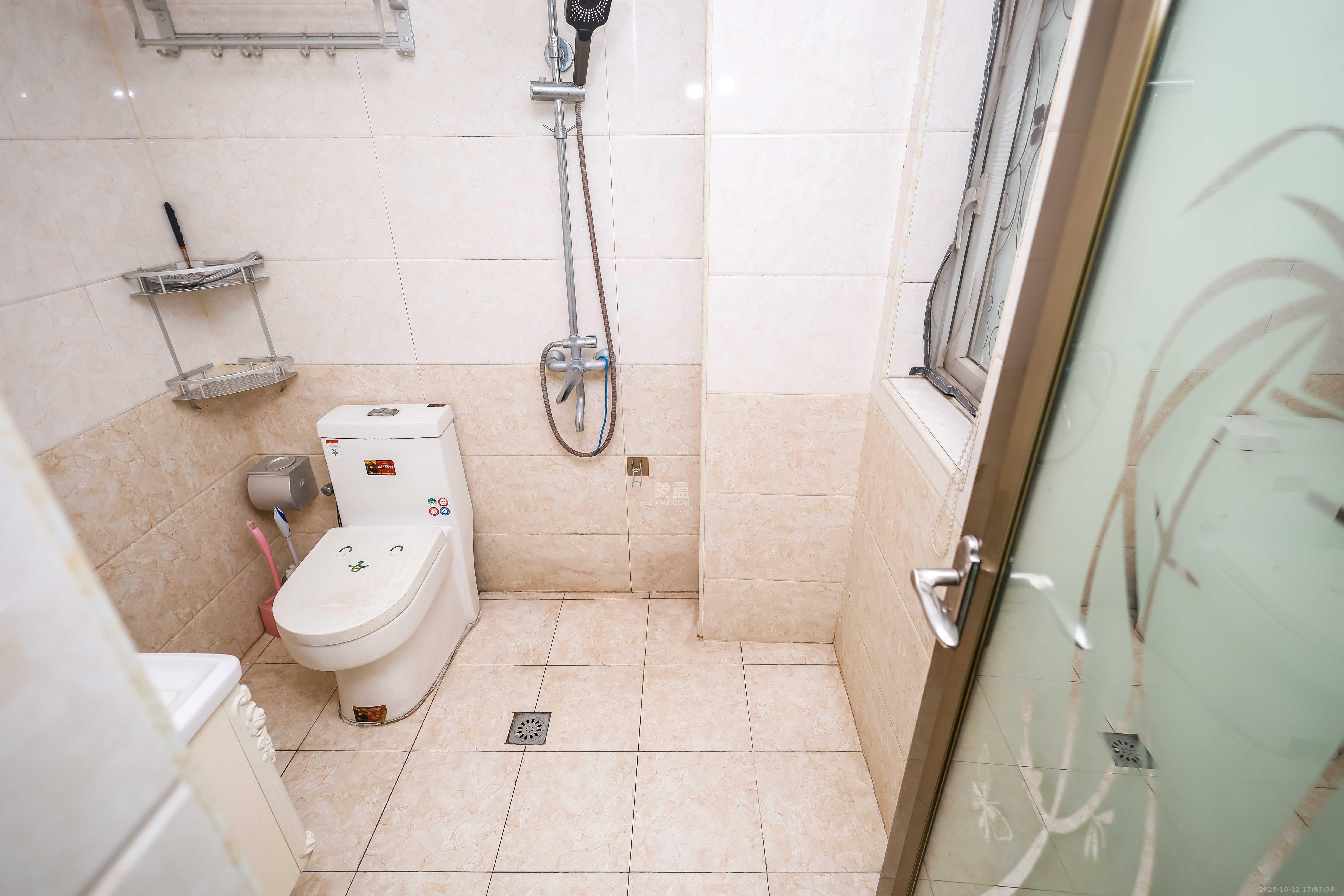 天麓尚层 3室2厅2卫 85.0万 天麓尚层 3室2厅2卫 85.0万卫生间