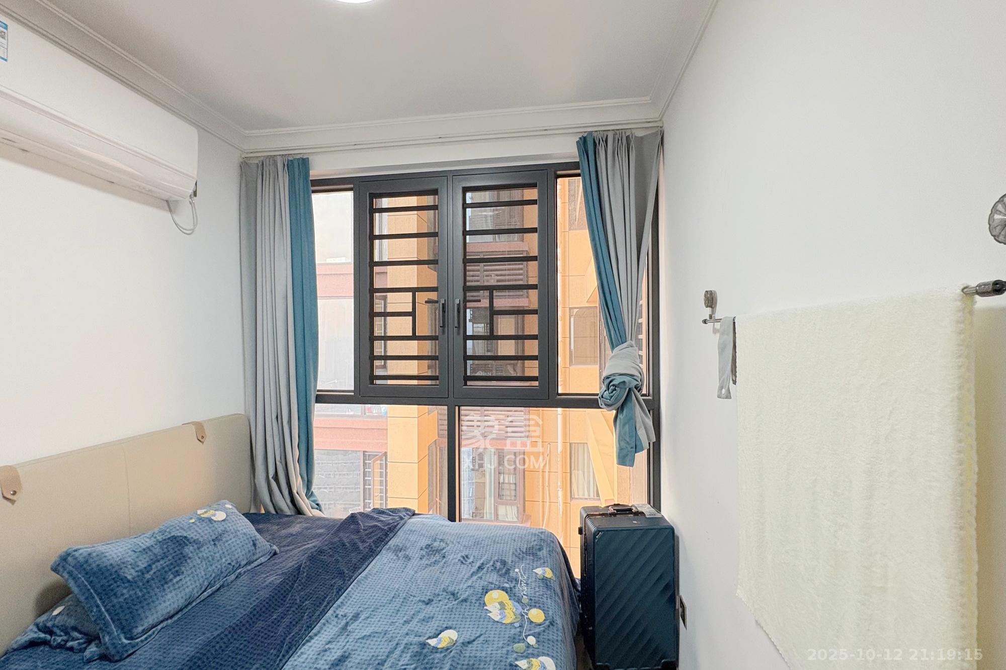 尚东金河湾  3室2厅2卫    120.0万卧室