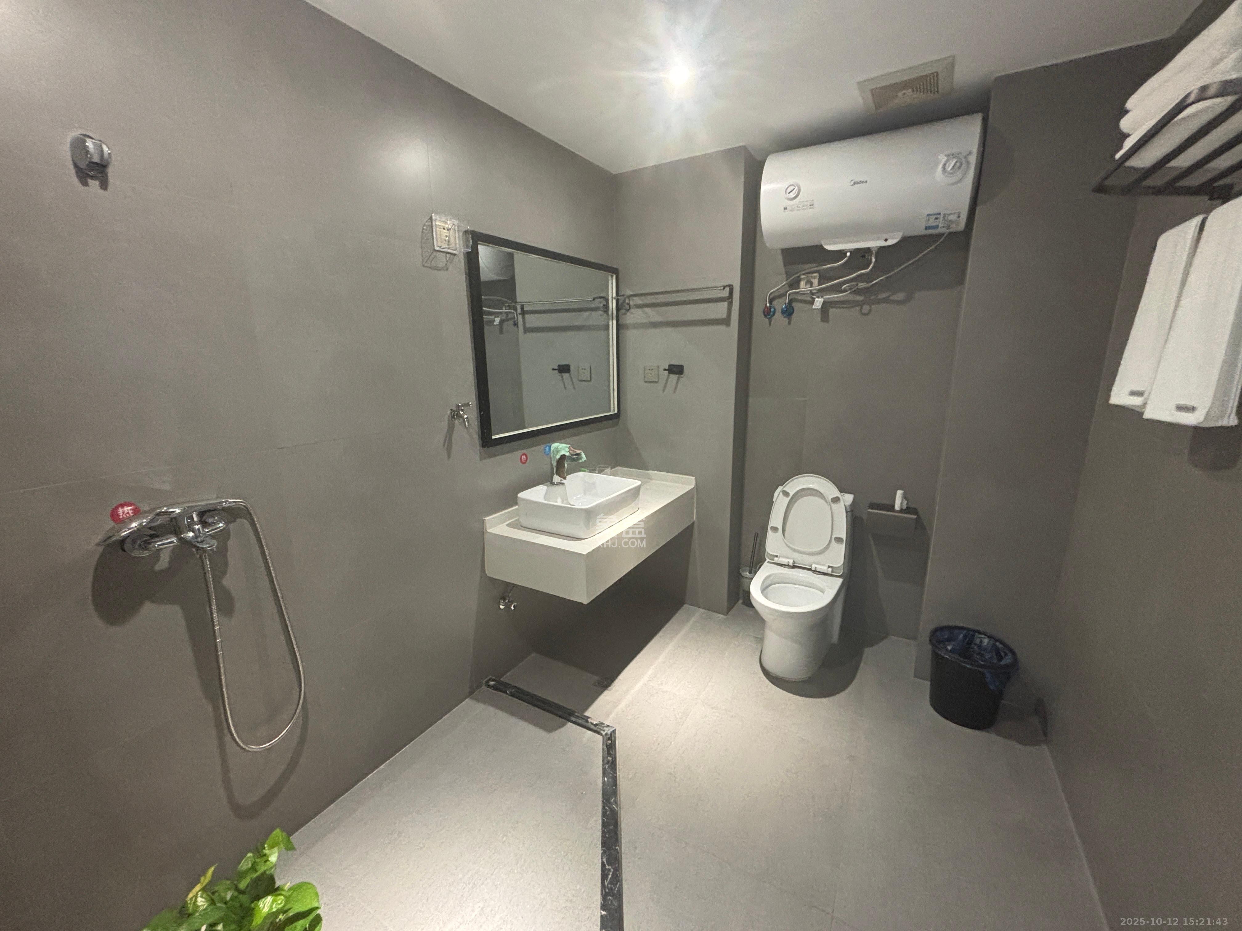 裕天国际商汇中心 1室0厅0卫 1400.0元/月 裕天国际商汇中心 1室0厅0卫 1400.0元/月室内图