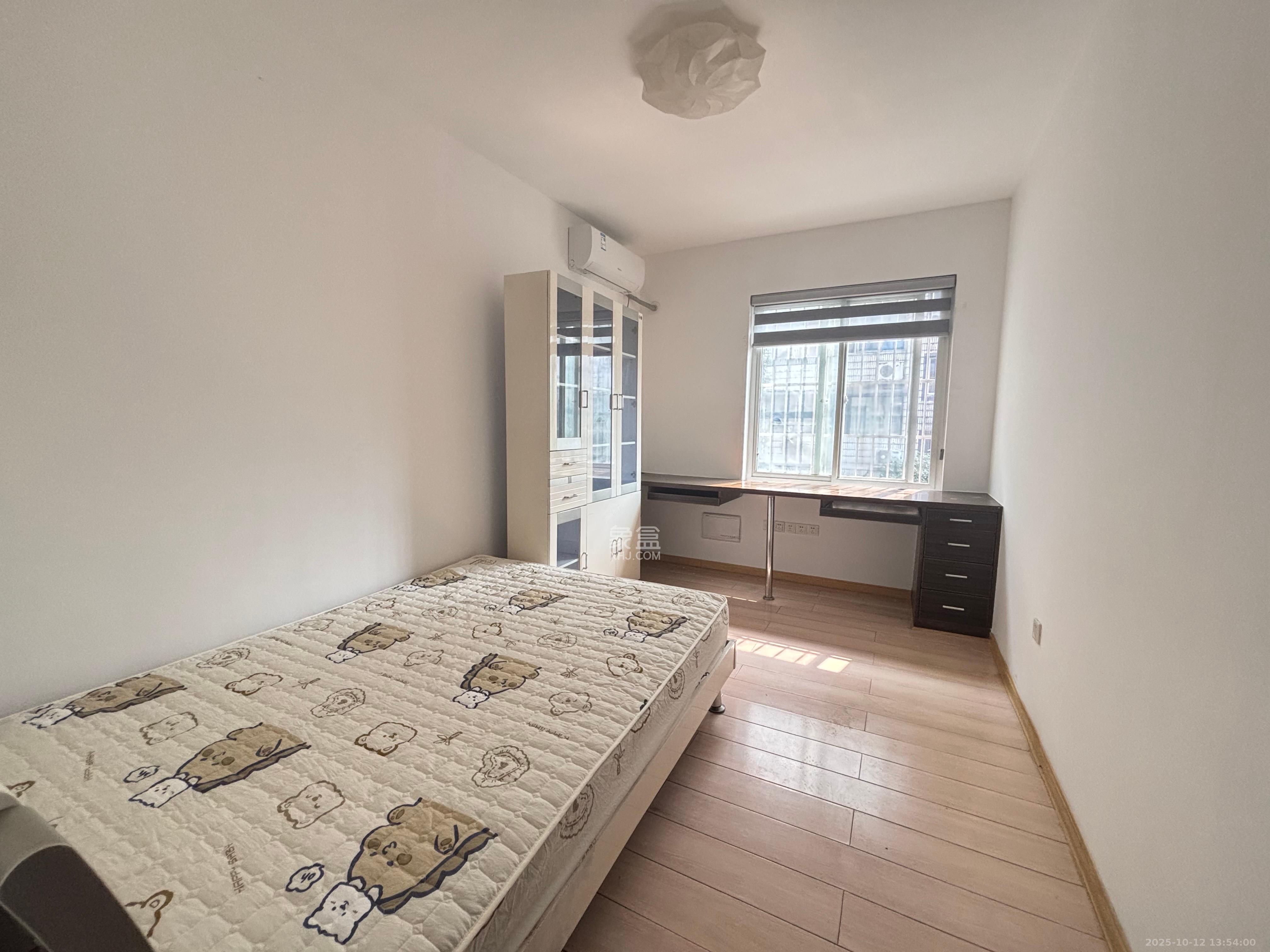 泰时花园  3室2厅1卫    2600.0元/月室内图