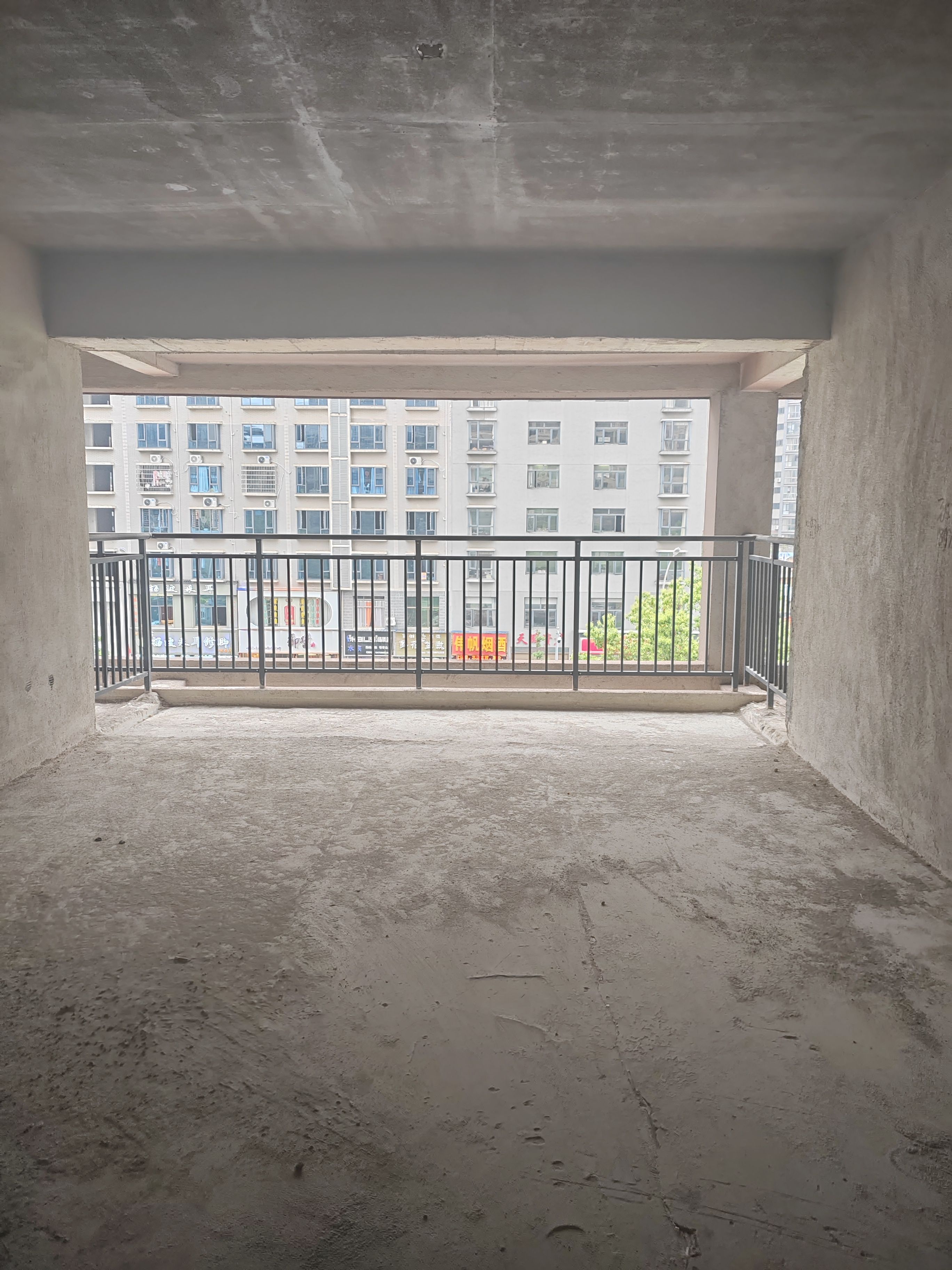 金信园林嘉园 4室2厅2卫 80.0万 金信园林嘉园 4室2厅2卫 80.0万客厅