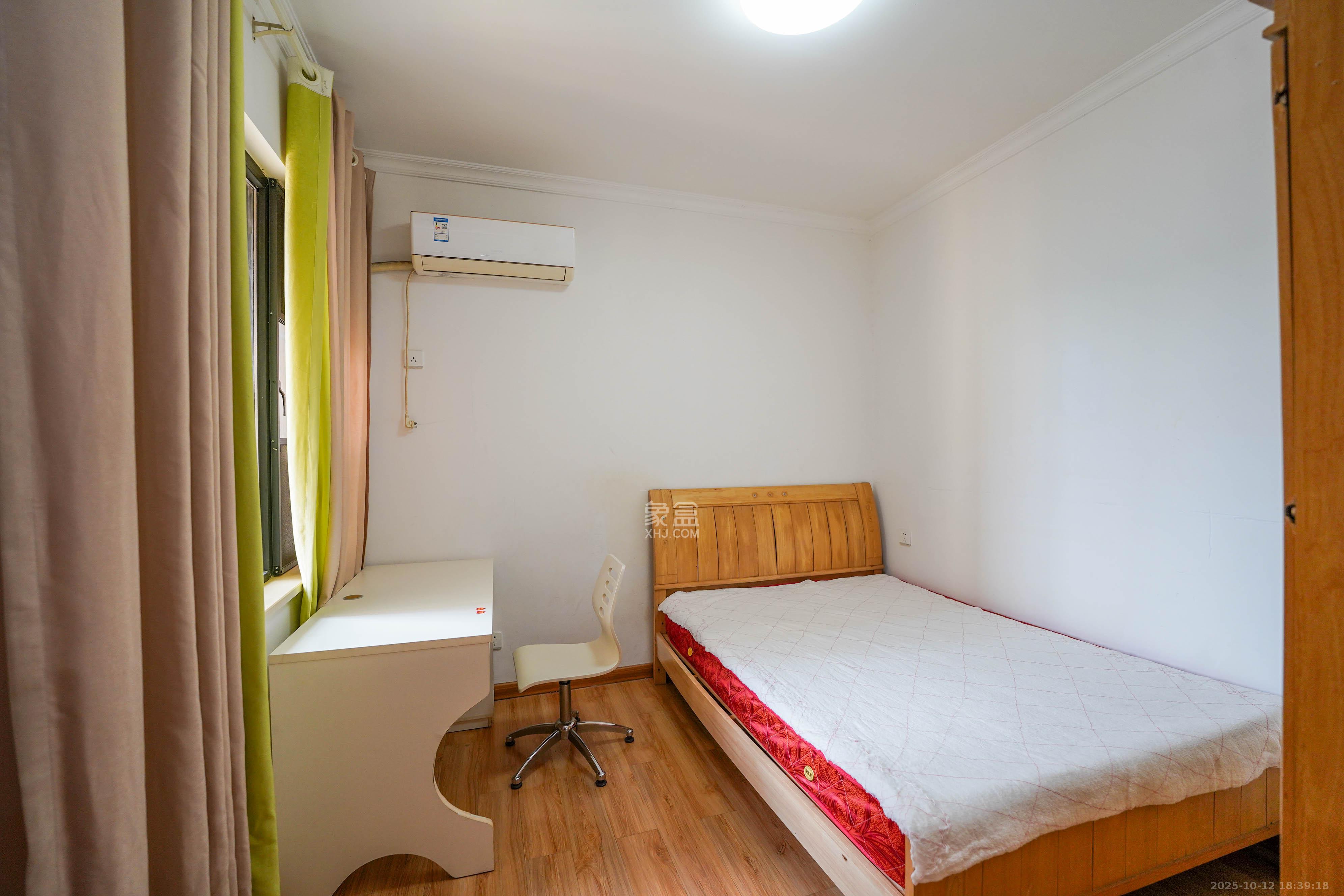 中悦领秀城  3室2厅1卫    48.0万卧室