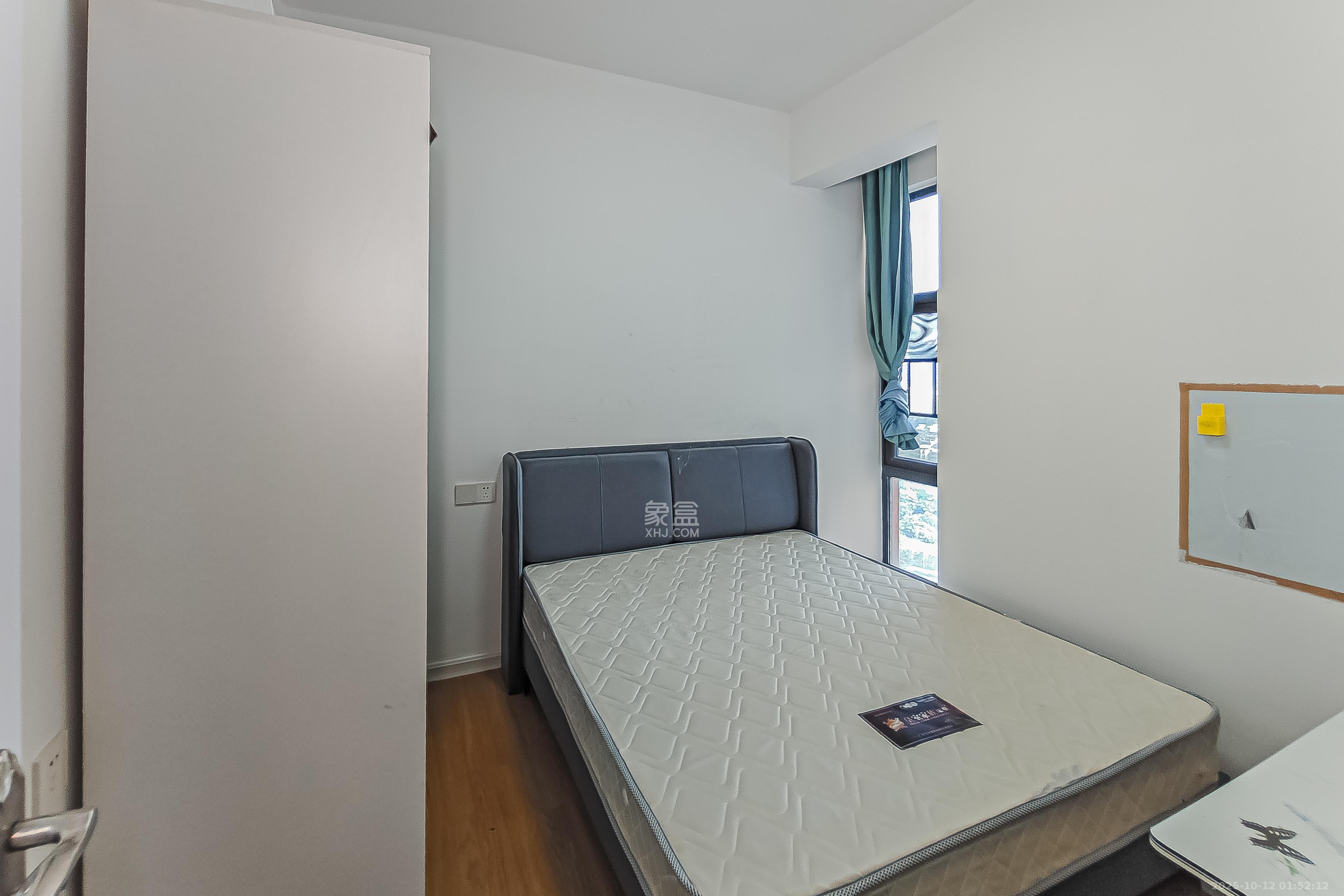 江南华府  3室2厅1卫    85.0万卧室