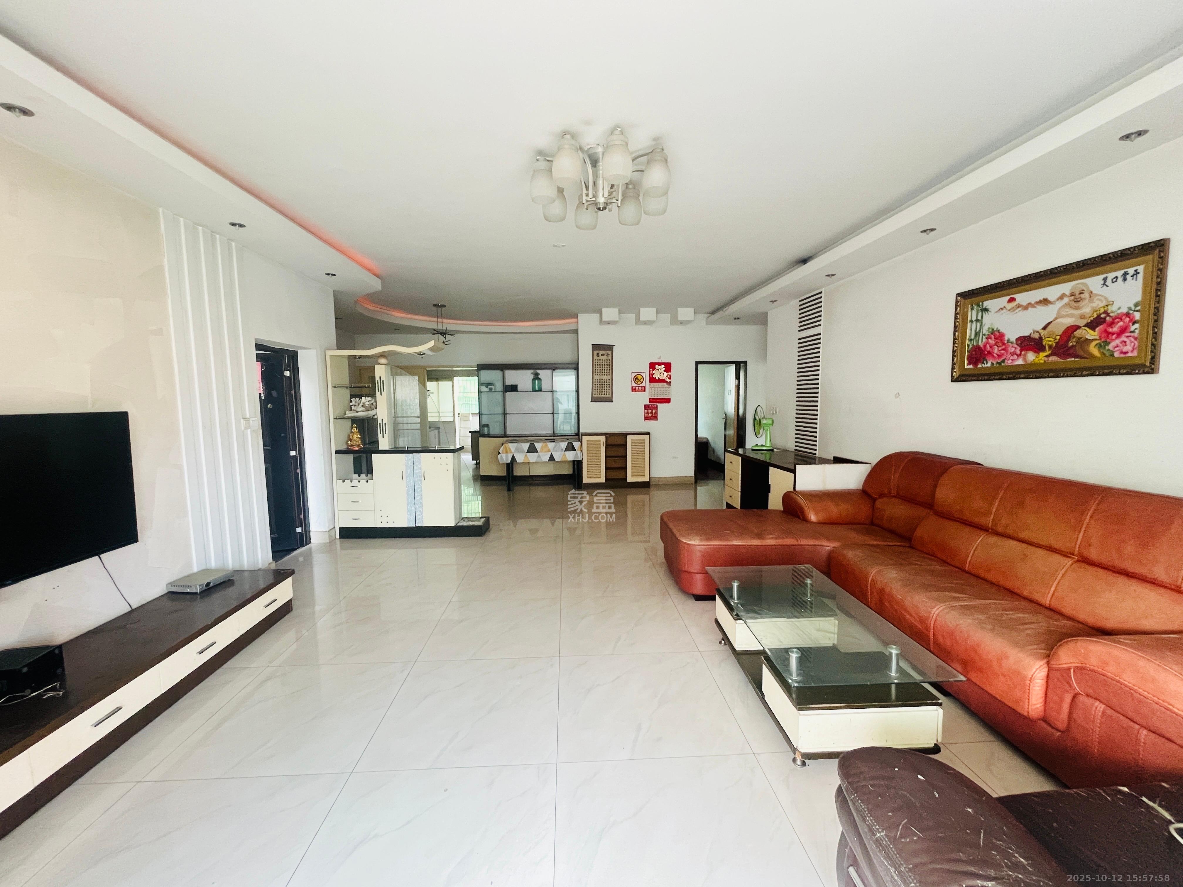 石岭小区A区  3室2厅2卫    2600.0元/月