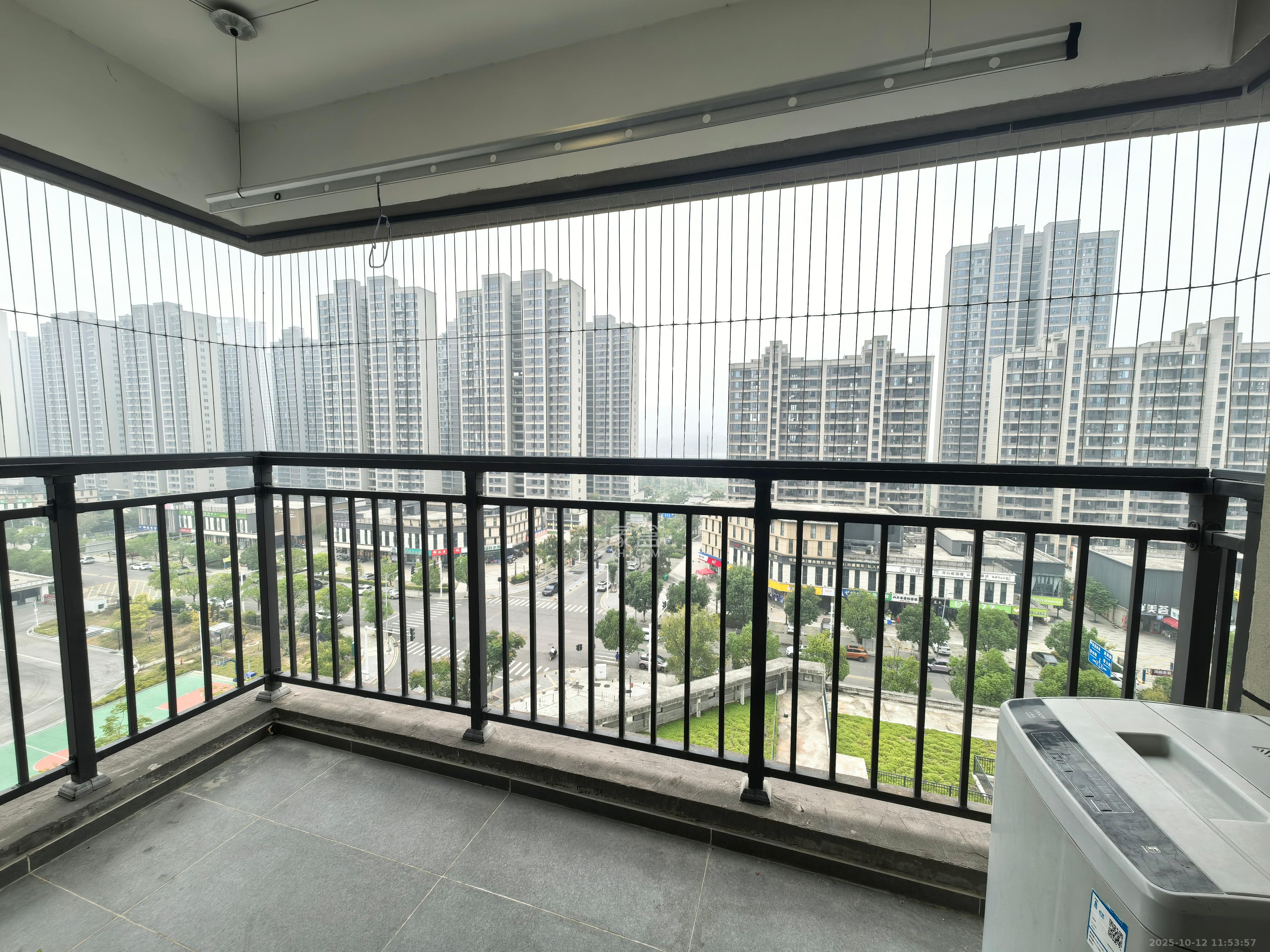 招商华发依云曦城  3室2厅2卫    2300.0元/月 招商华发依云曦城  3室2厅2卫    2300.0元/月室内图