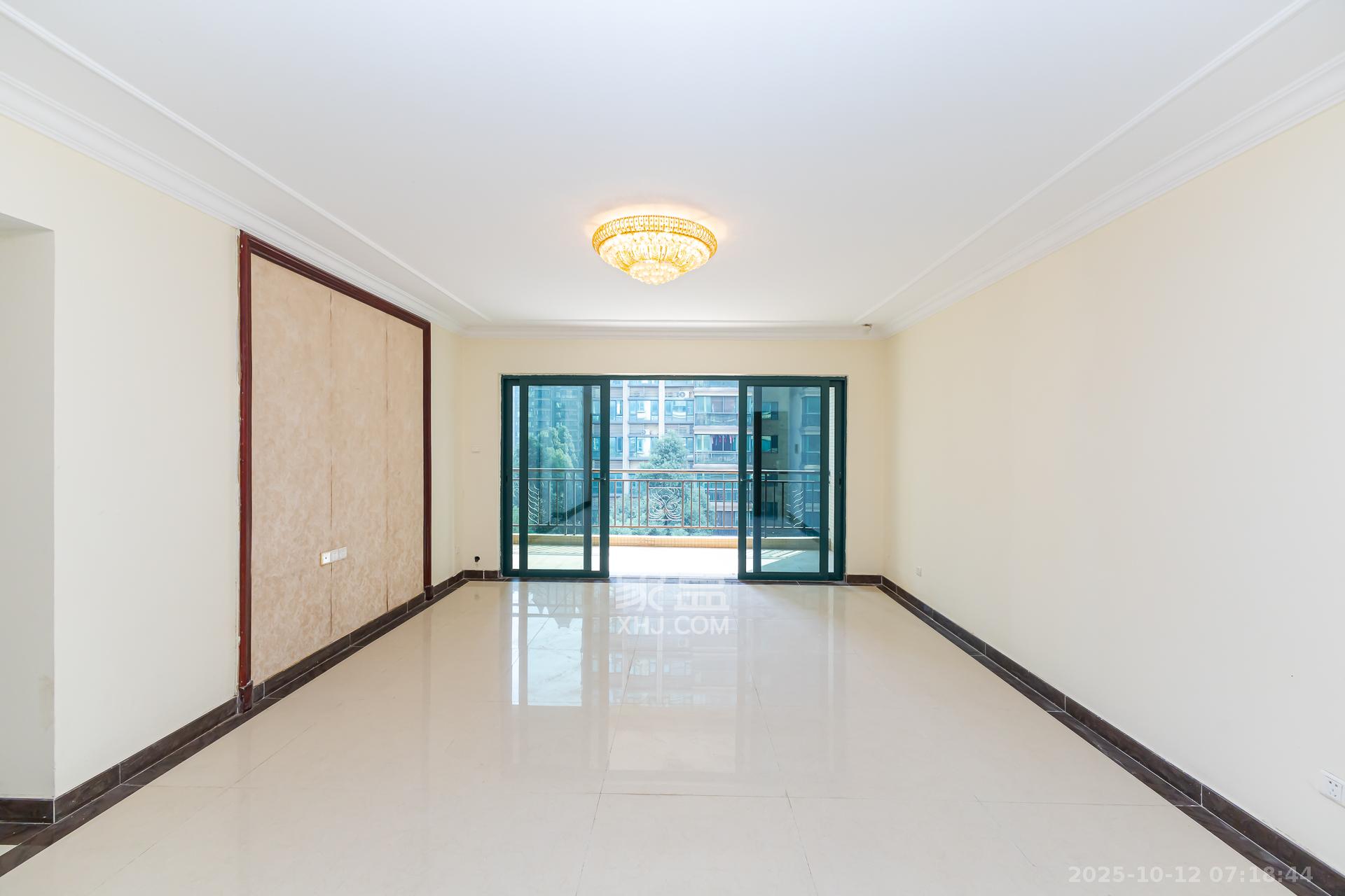 恒大名都  4室2厅2卫    76.8万