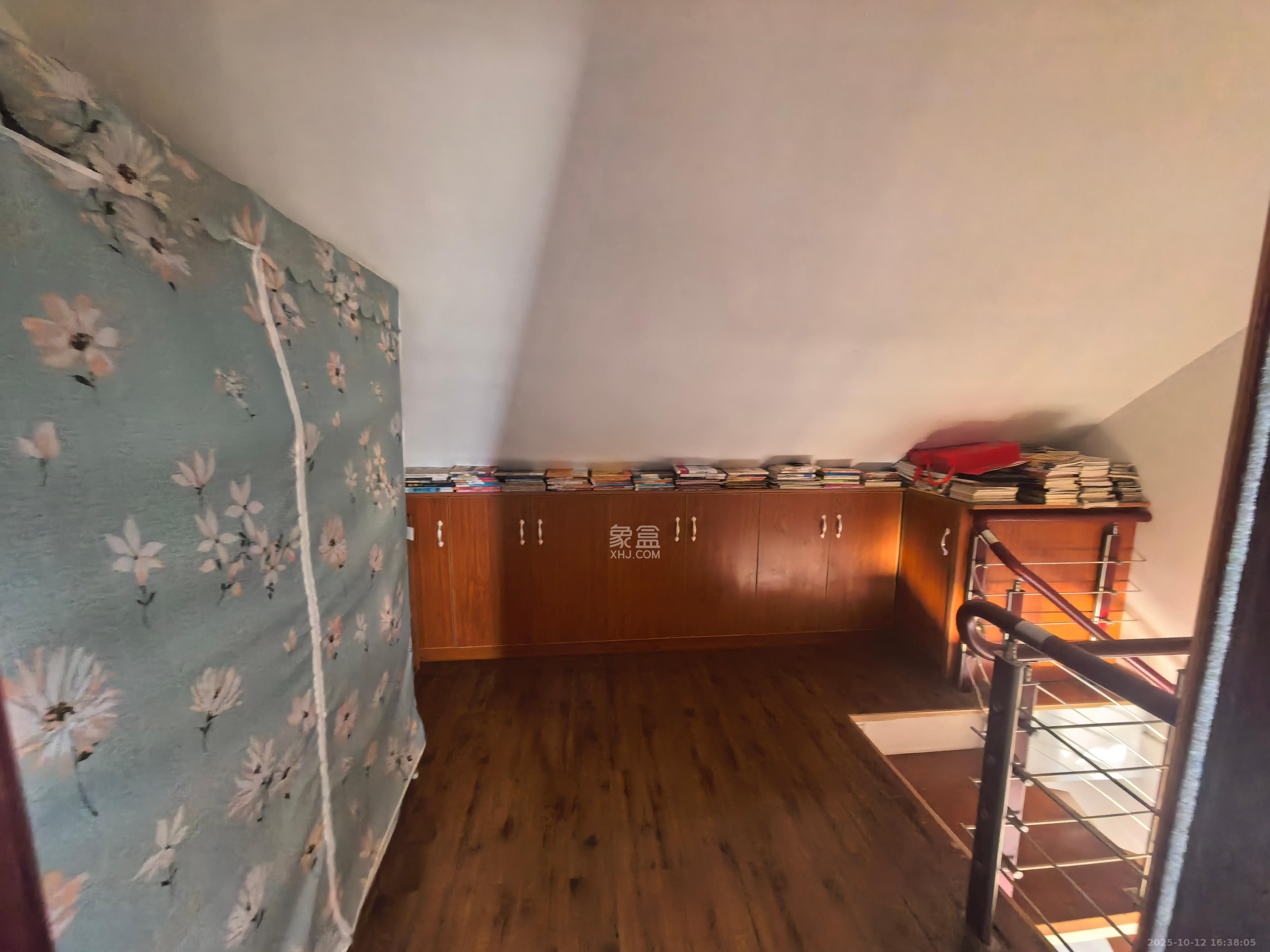 华雅花园 3室2厅1卫 1600.0元/月 华雅花园 3室2厅1卫 1600.0元/月室内图