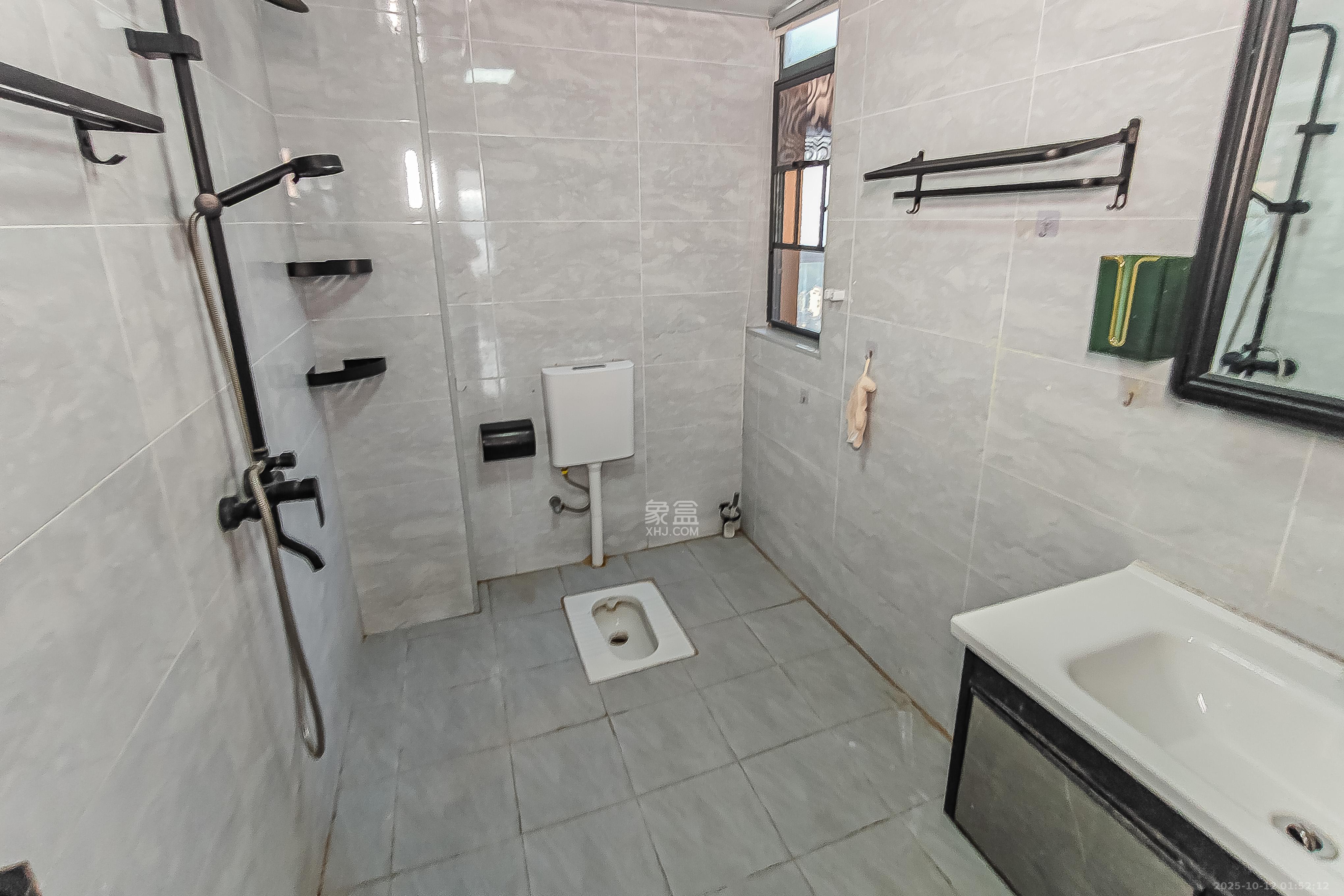 江南华府  3室2厅1卫    85.0万卫生间