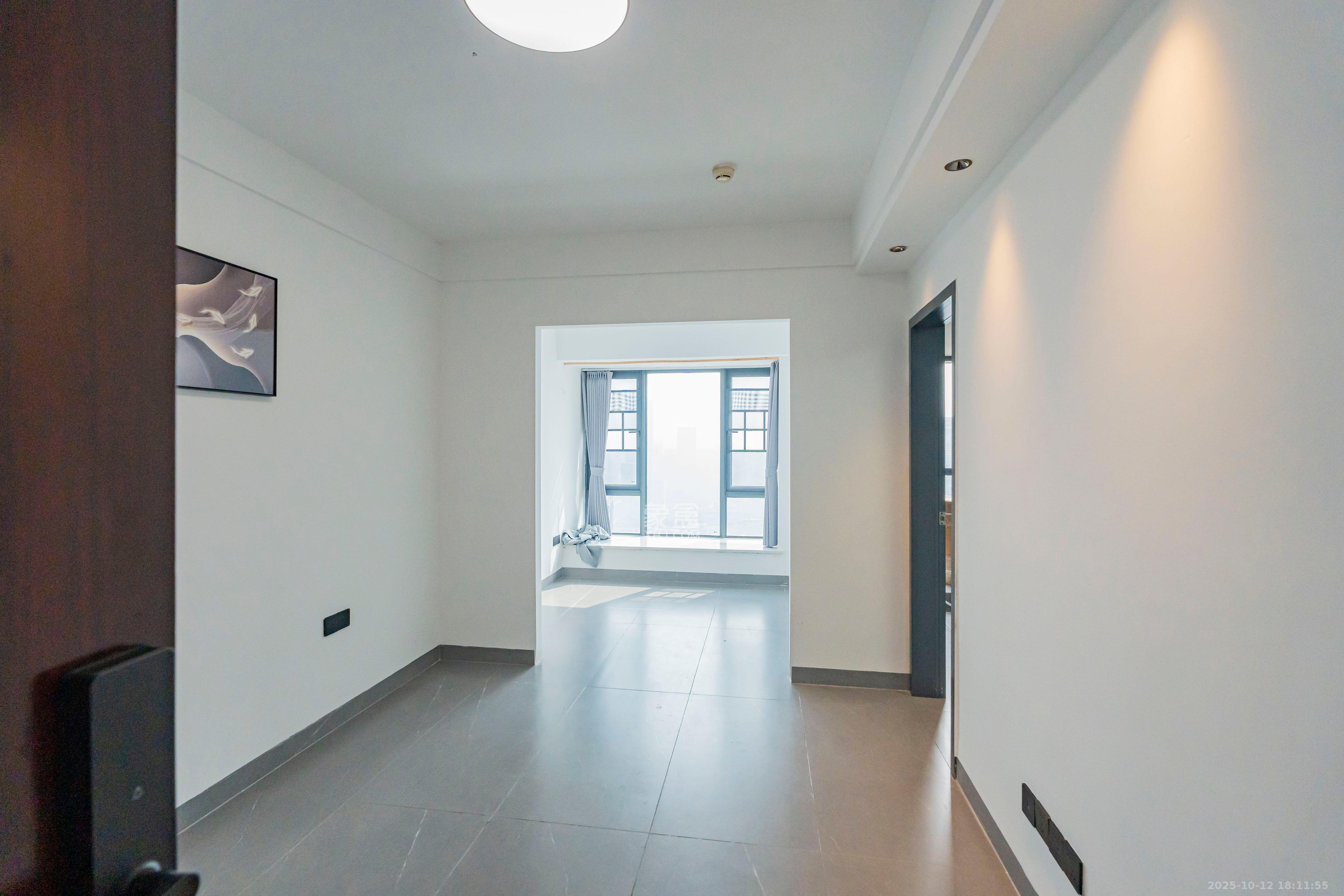 天健城  1室1厅1卫    38.0万客厅