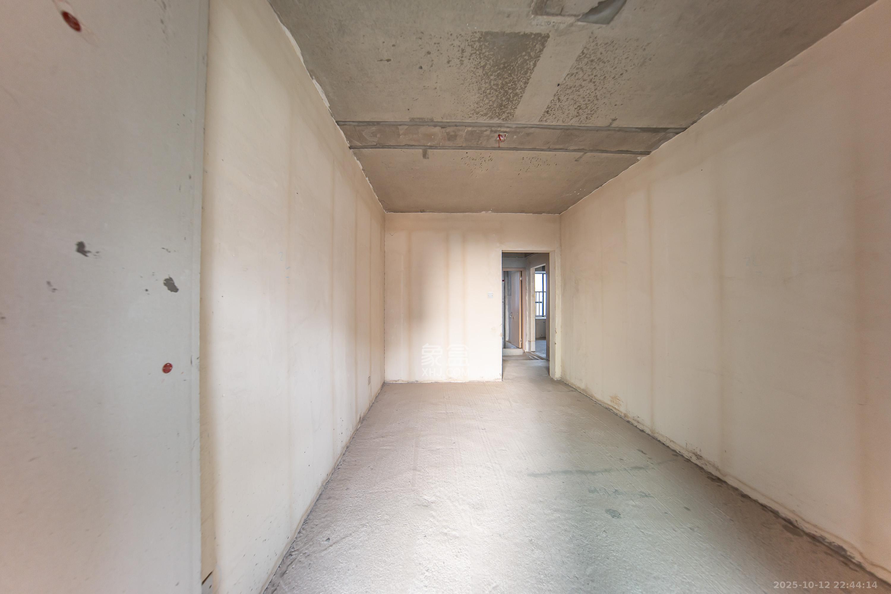 城发恒伟星雅韵(恒伟星辉苑) 4室2厅2卫 170.0万 城发恒伟星雅韵(恒伟星辉苑) 4室2厅2卫 170.0万卧室