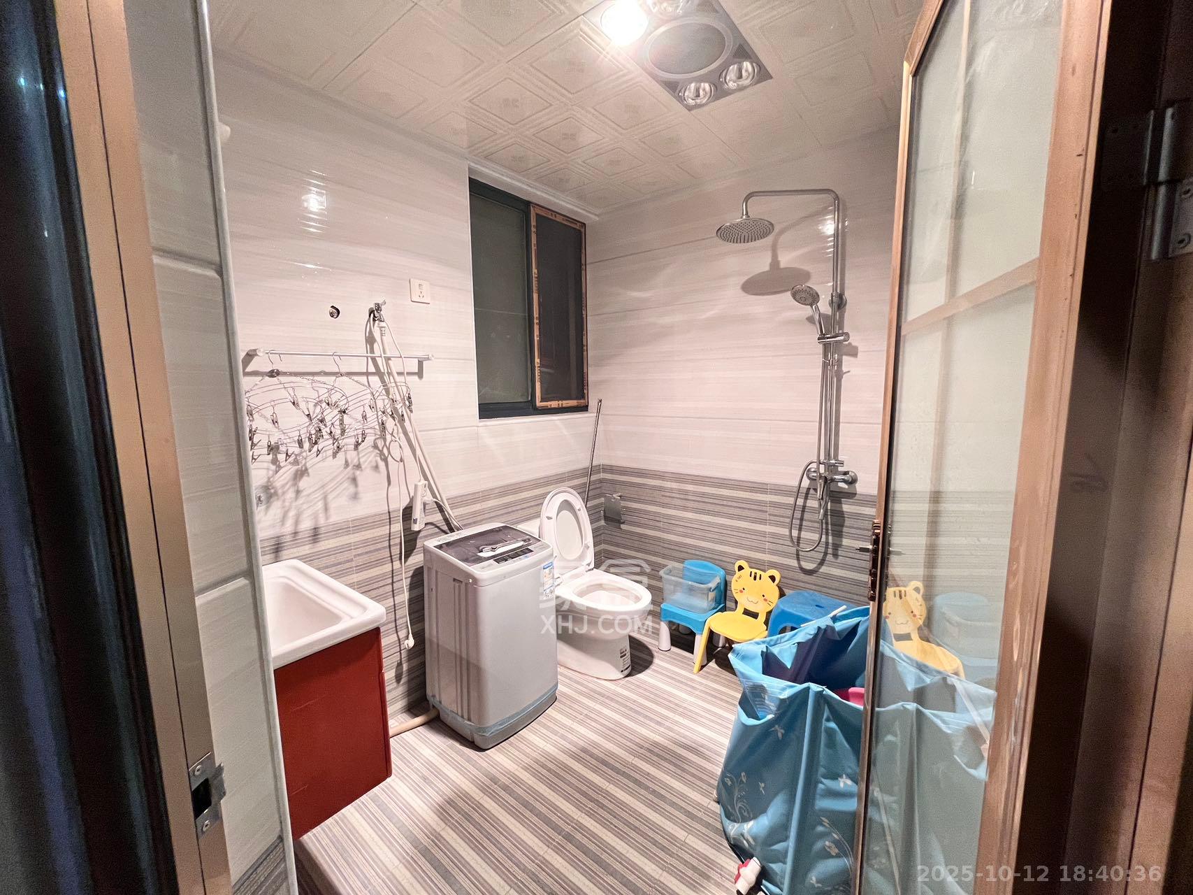 黑金时代广场  3室2厅2卫    2400.0元/月室内图