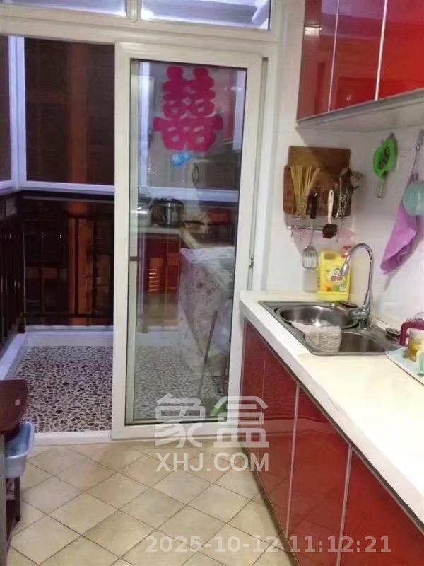 麓山润城  3室2厅2卫    2300.0元/月 麓山润城  3室2厅2卫    2300.0元/月室内图