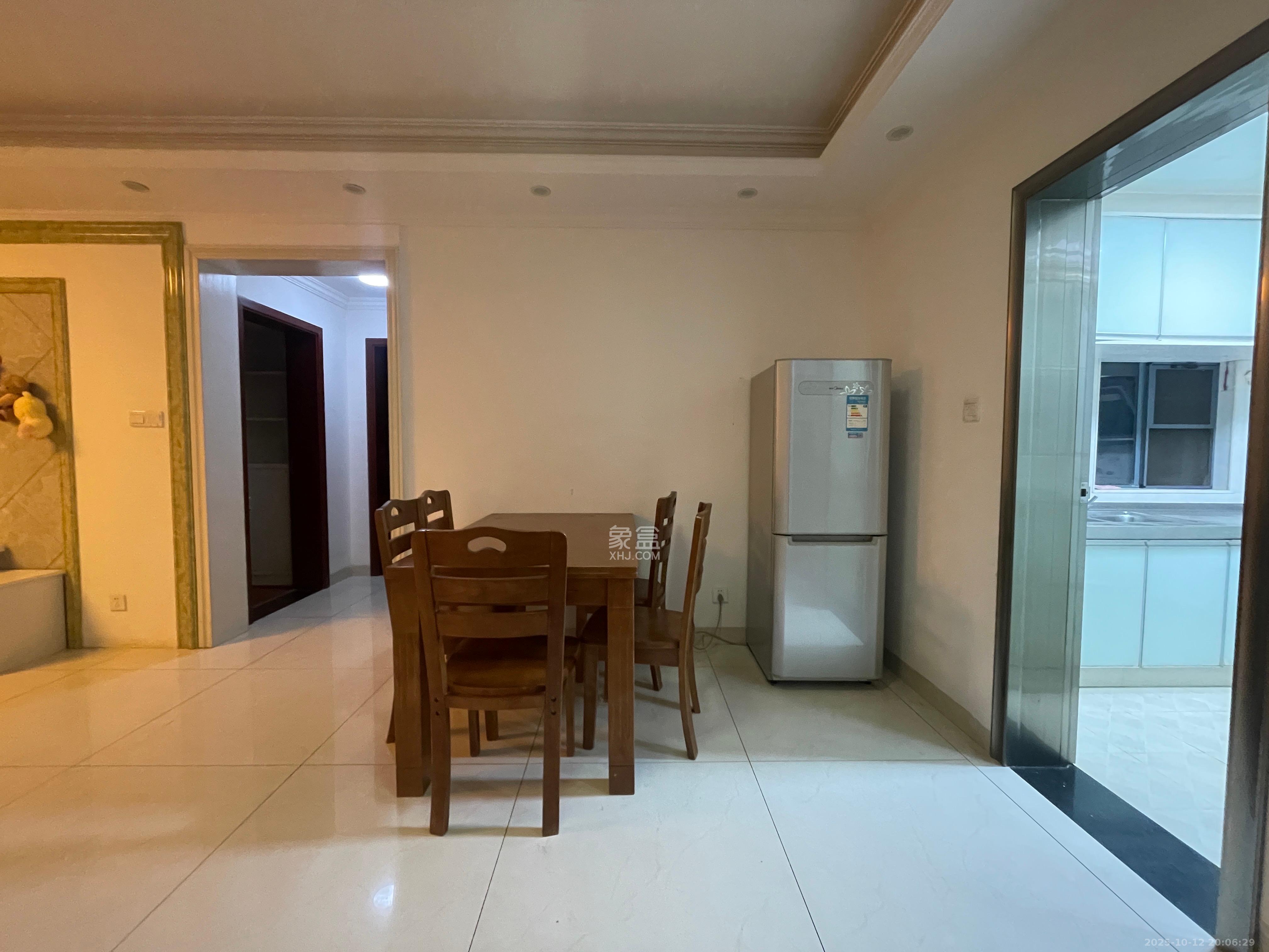 荣盛花语书苑  3室2厅1卫    2500.0元/月 荣盛花语书苑  3室2厅1卫    2500.0元/月室内图