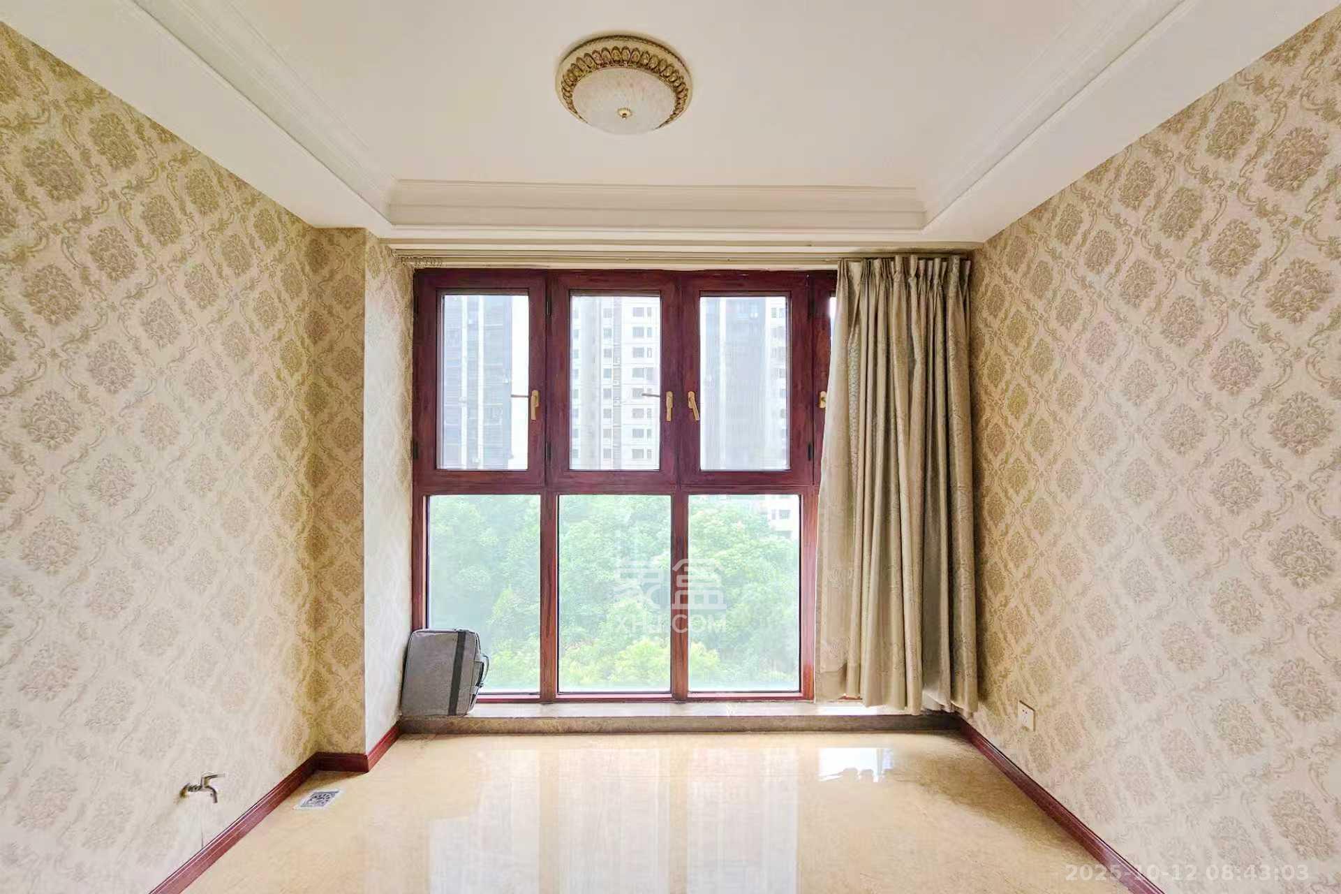 嘉宇盛世华章  3室2厅2卫    4000.0元/月室内图