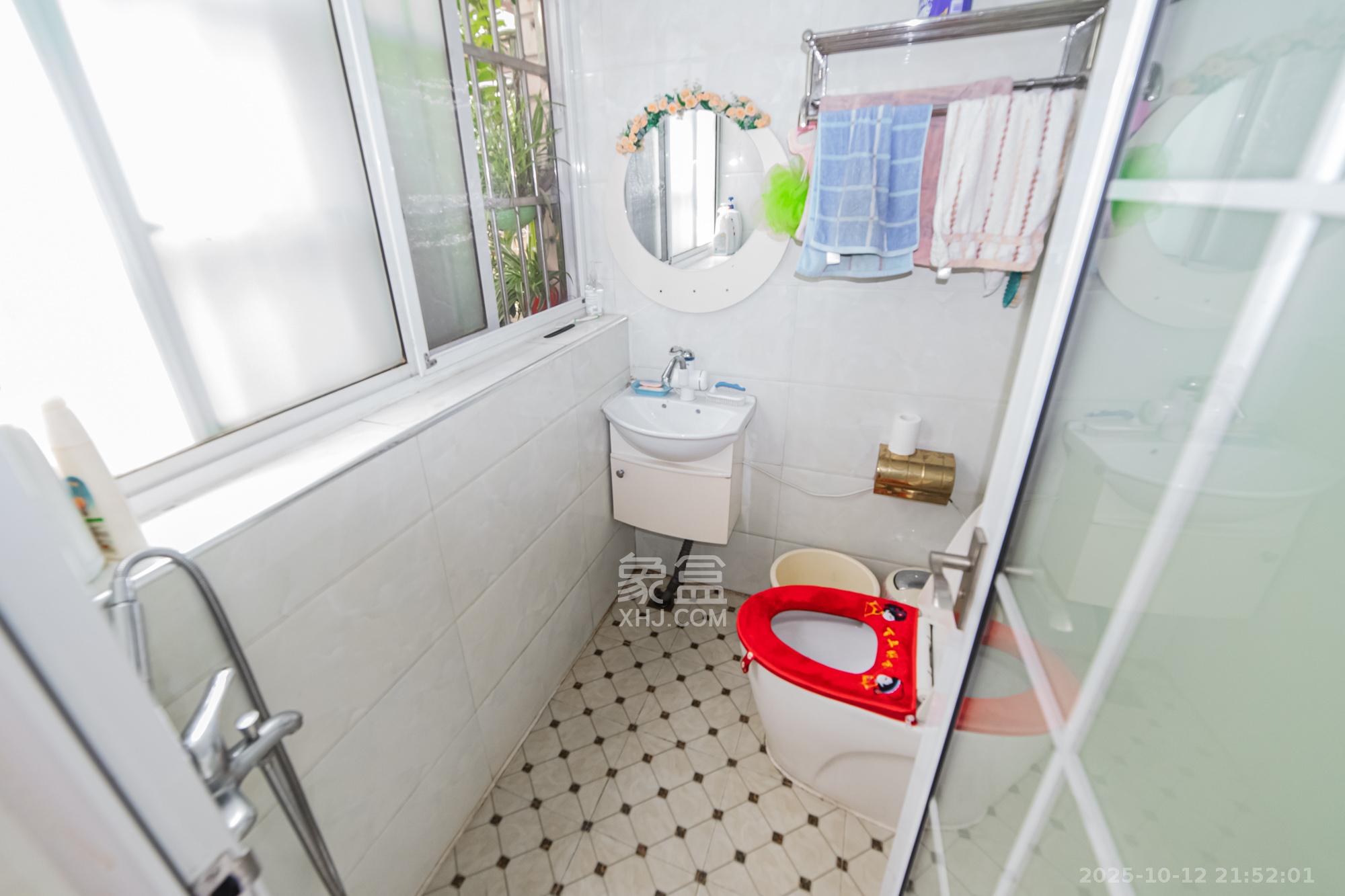 长泰豪园 7室2厅4卫 580.0万 长泰豪园 7室2厅4卫 580.0万卫生间