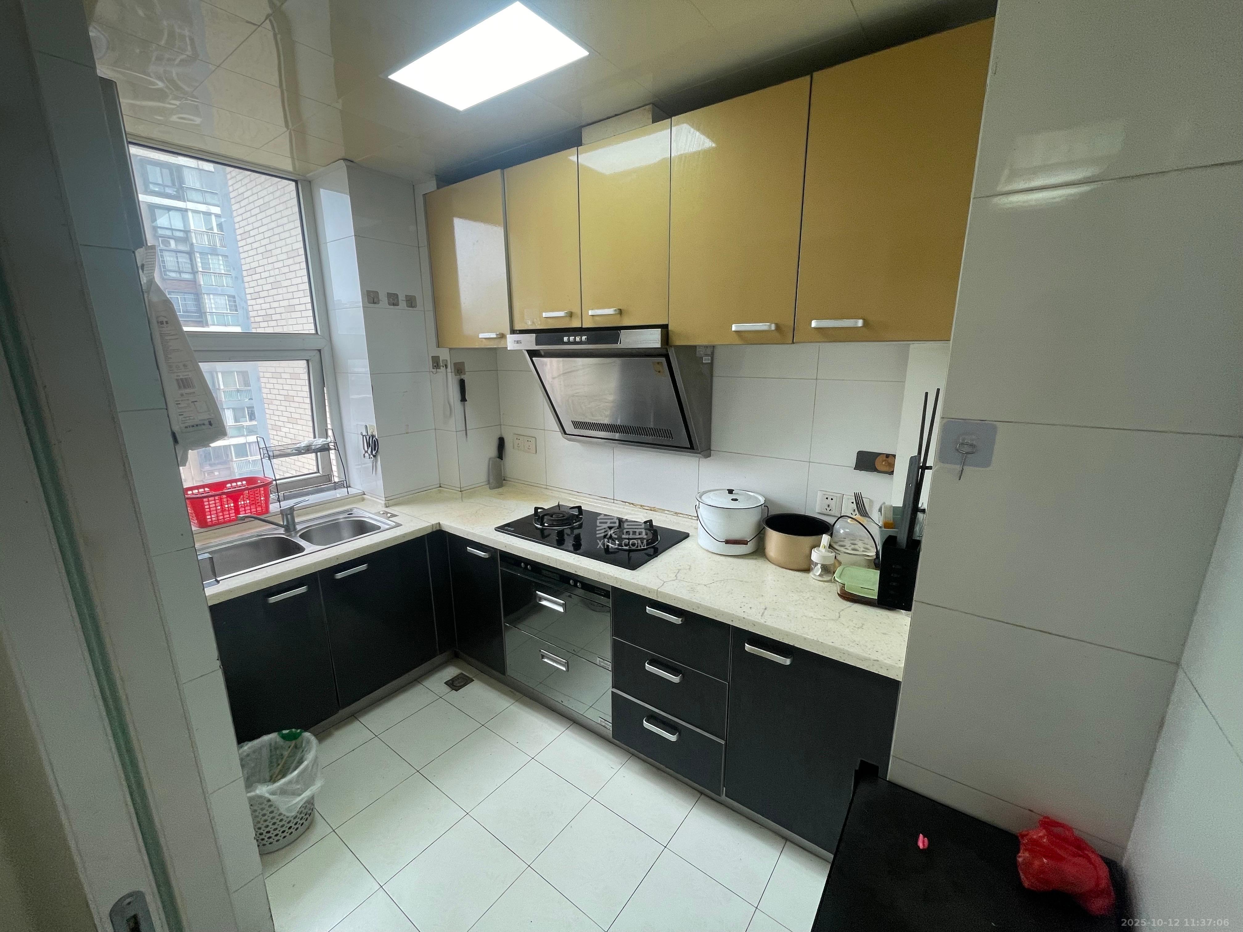 盛地春天里  3室2厅1卫    1400.0元/月 盛地春天里  3室2厅1卫    1400.0元/月室内图