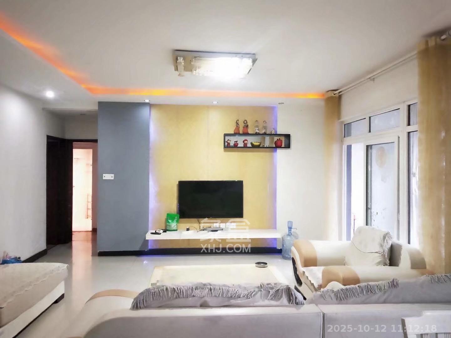 麓山润城  3室2厅2卫    2300.0元/月 麓山润城  3室2厅2卫    2300.0元/月室内图