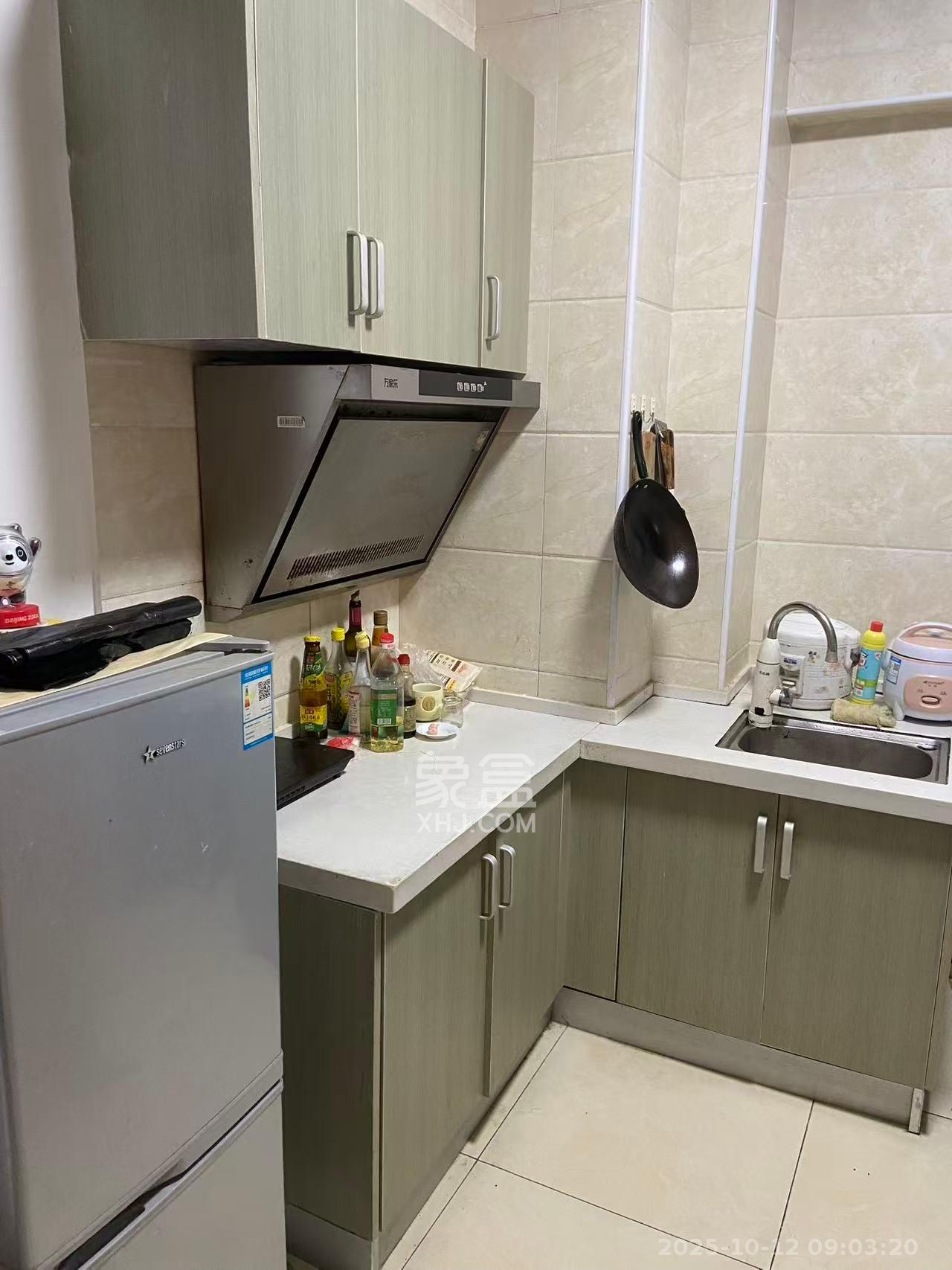 中建芙蓉嘉苑 1室1厅1卫 1300.0元/月 中建芙蓉嘉苑 1室1厅1卫 1300.0元/月室内图