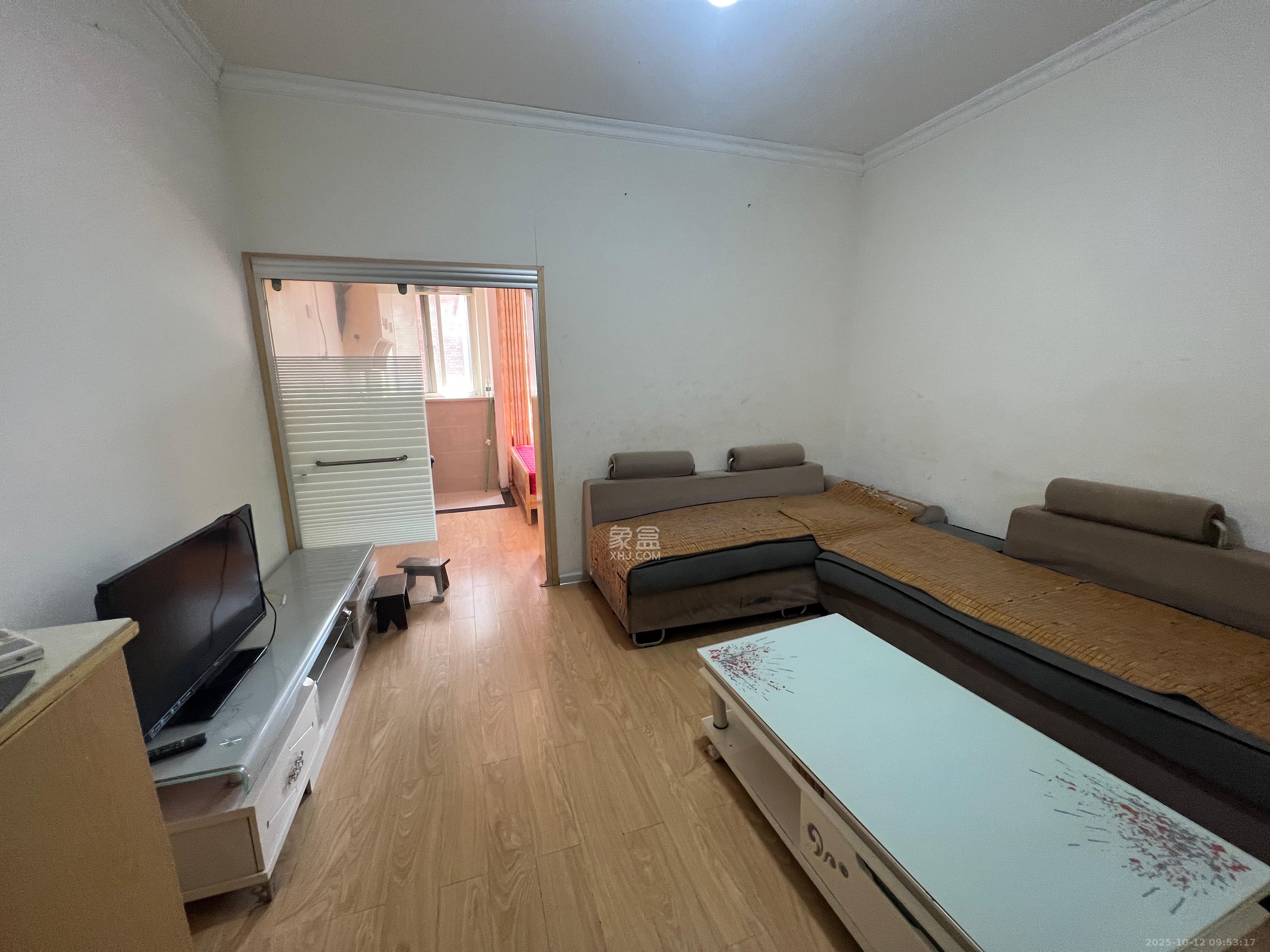 月亮湾草莓街区一、二期  1室1厅1卫    2000.0元/月